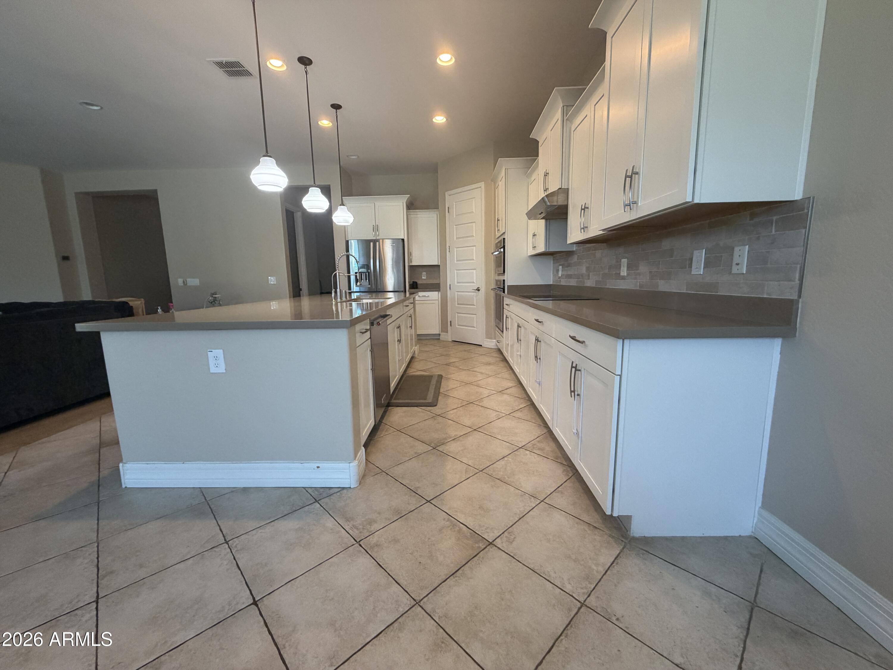 3930 E CHESTNUT Lane