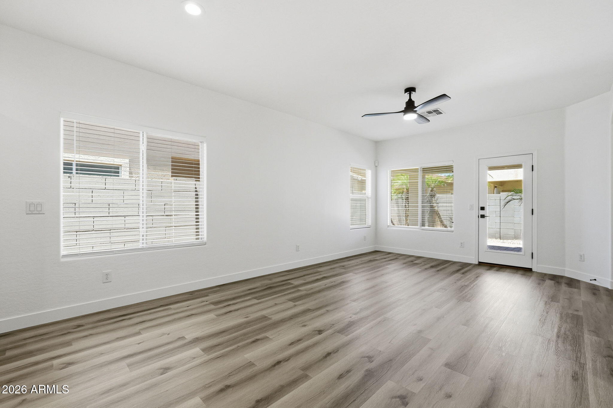 1850 E DEL RIO Street