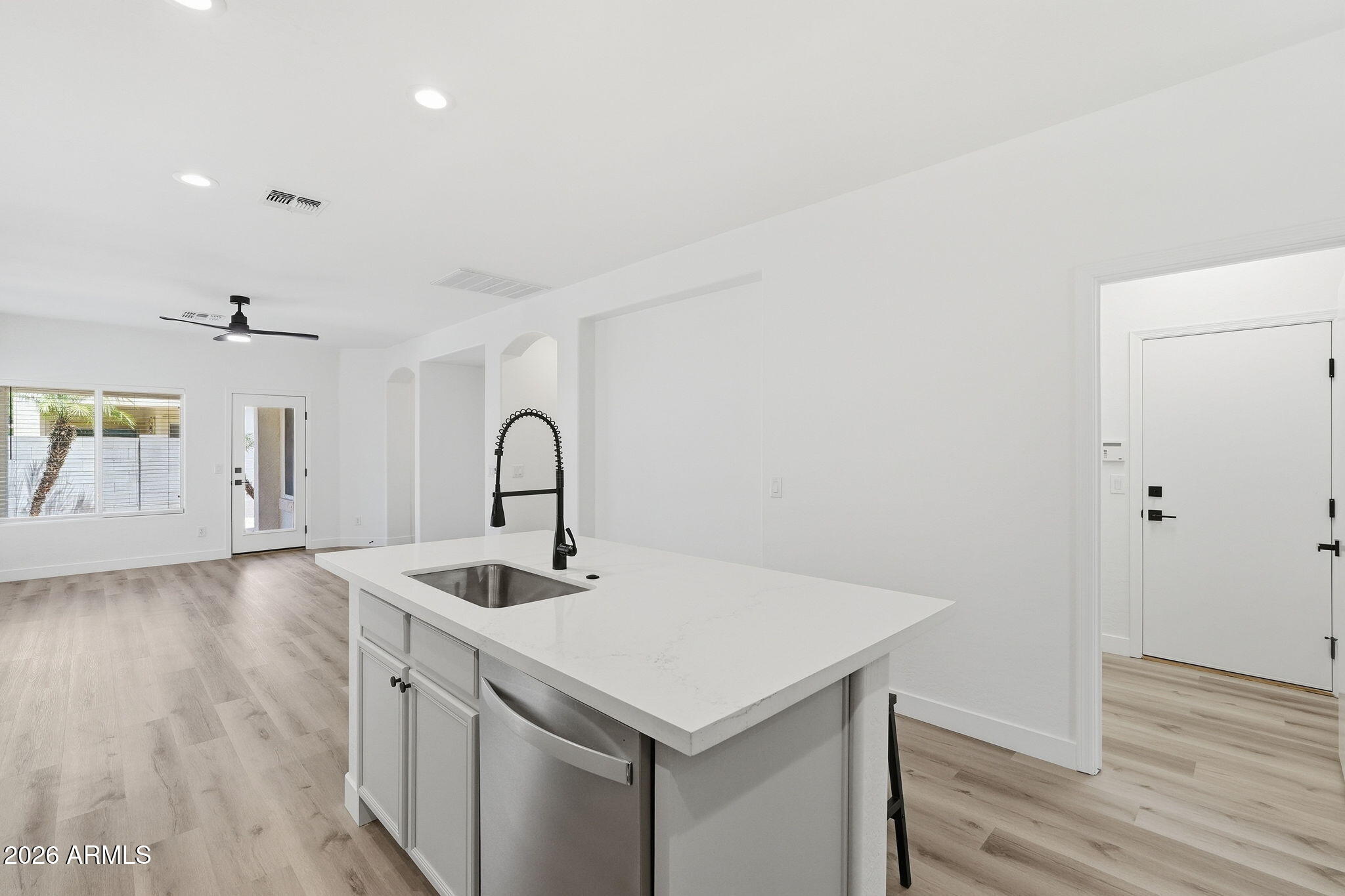 1850 E DEL RIO Street