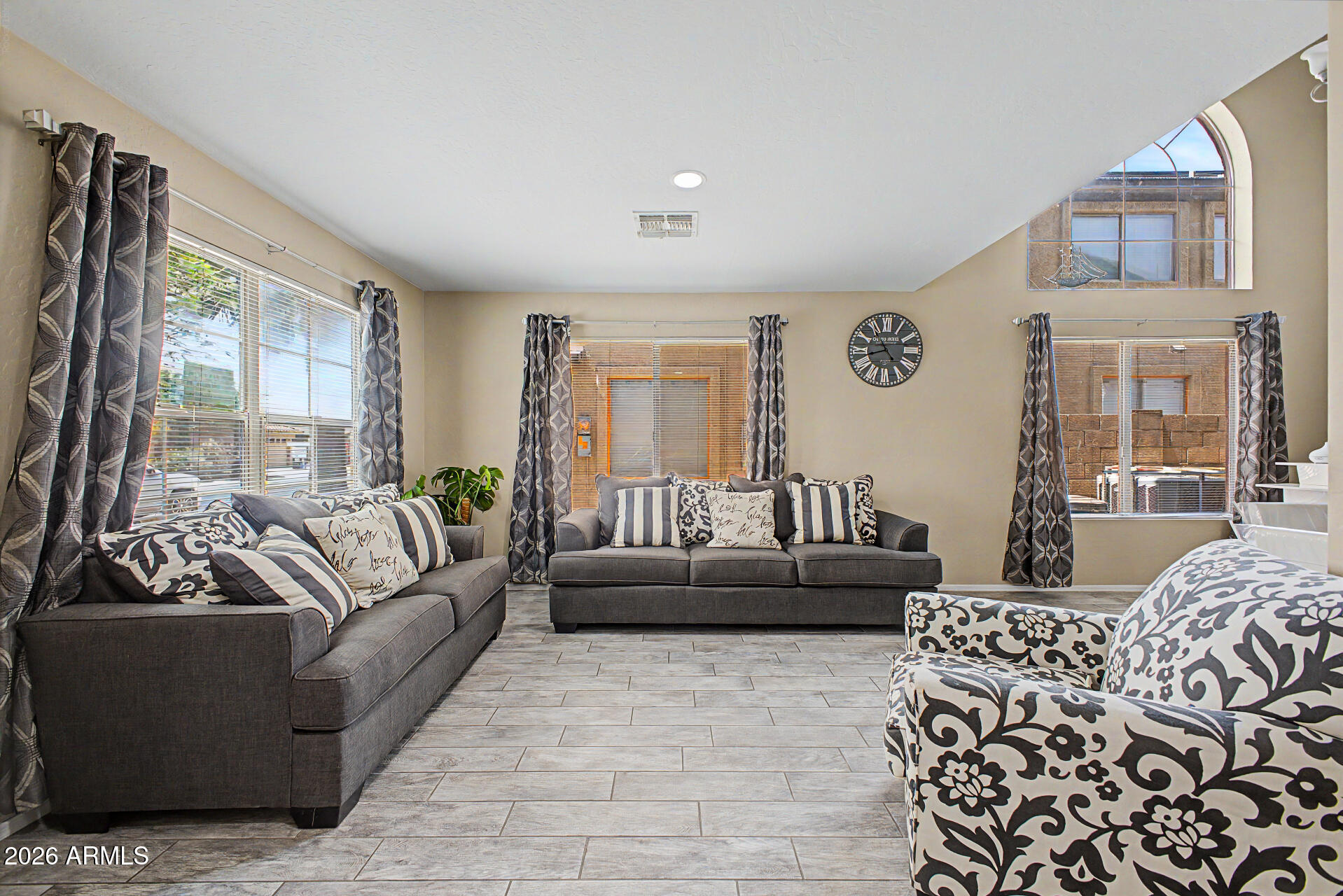 2916 W GLASS Lane