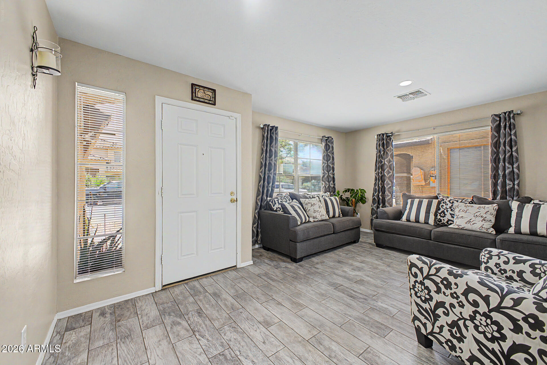 2916 W GLASS Lane