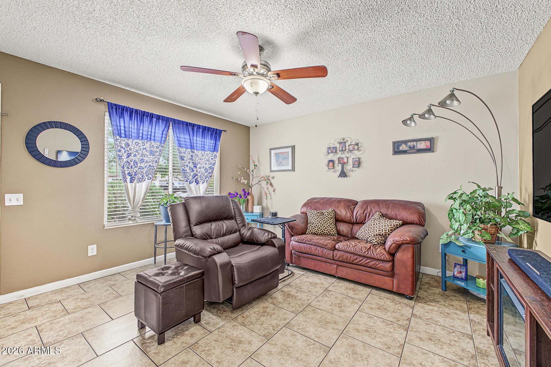 3214 W MOHAWK Lane