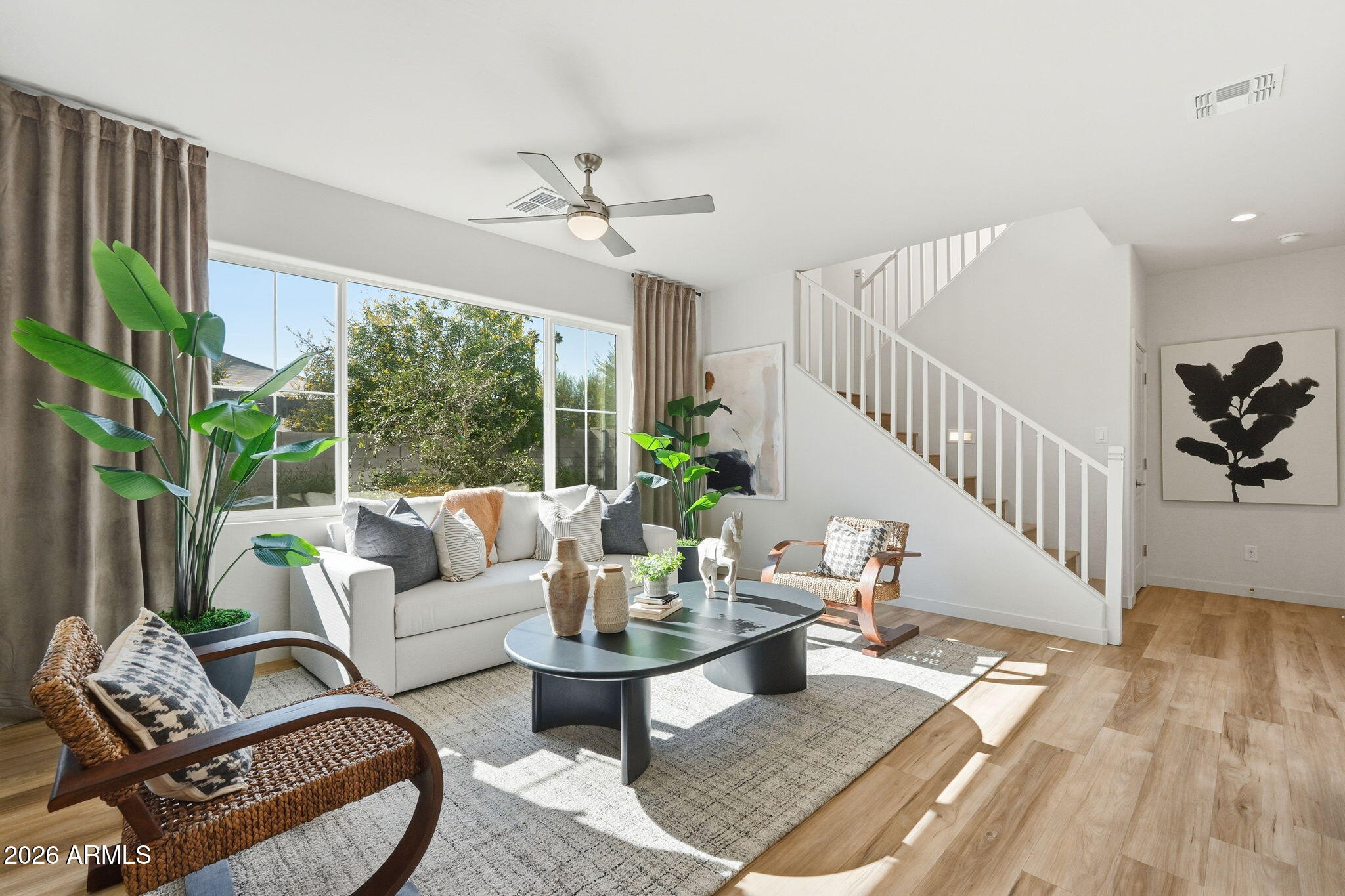 1522 W SIERRA VISTA Drive