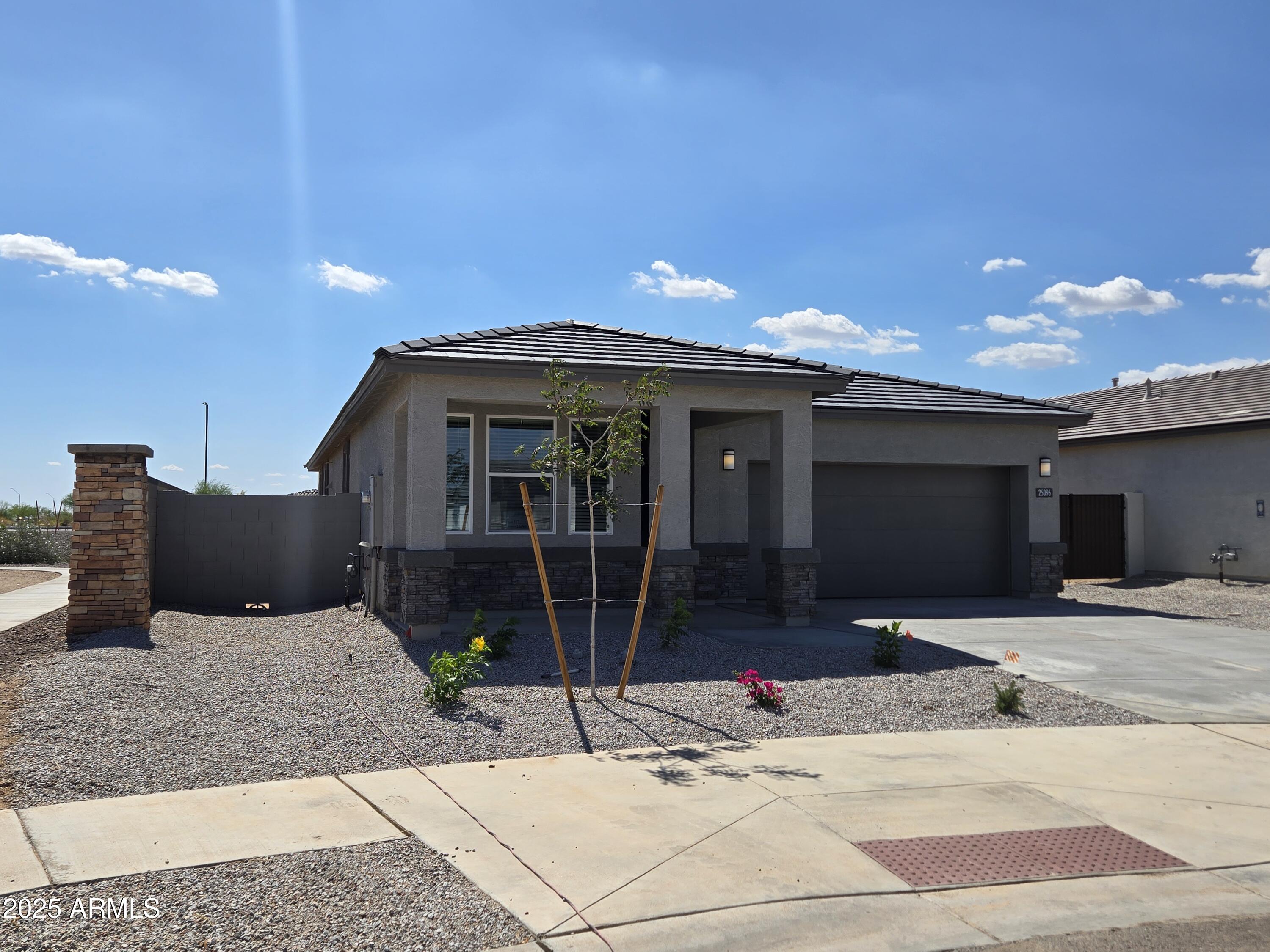 Homes 2 25096 N 154TH Lane
