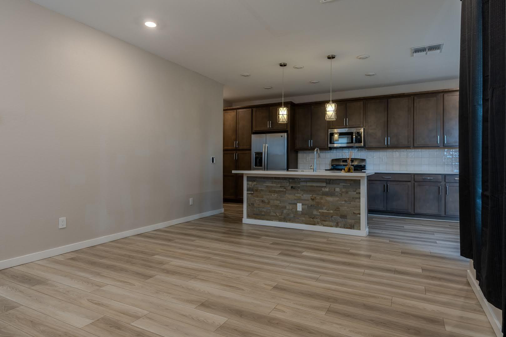 1111 W DIAMONDBACK Drive
