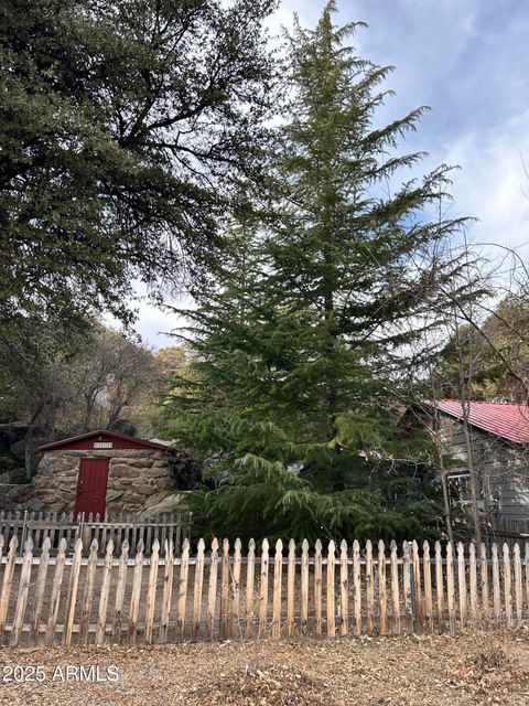 A home in Yarnell