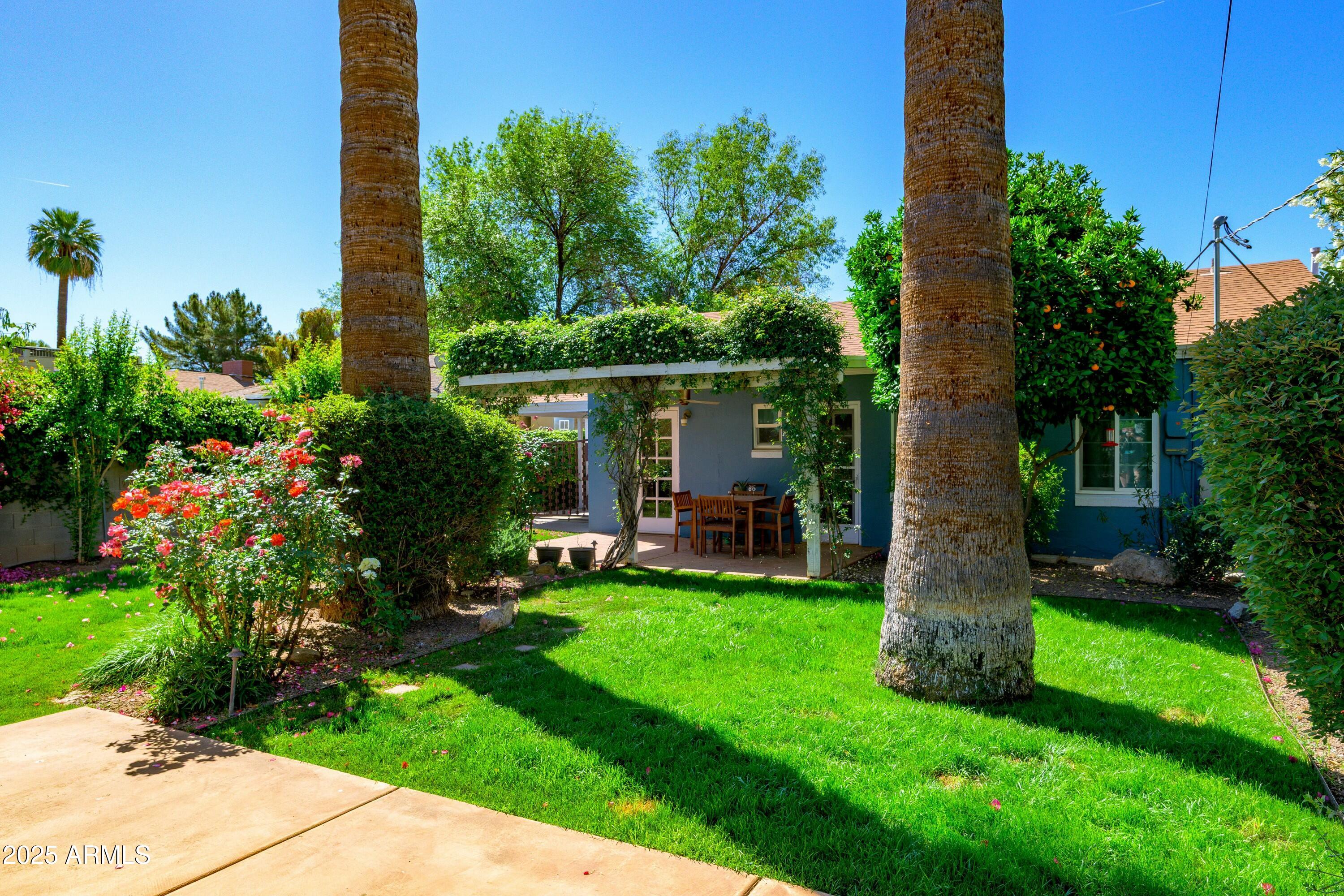 512 W ROMA Avenue