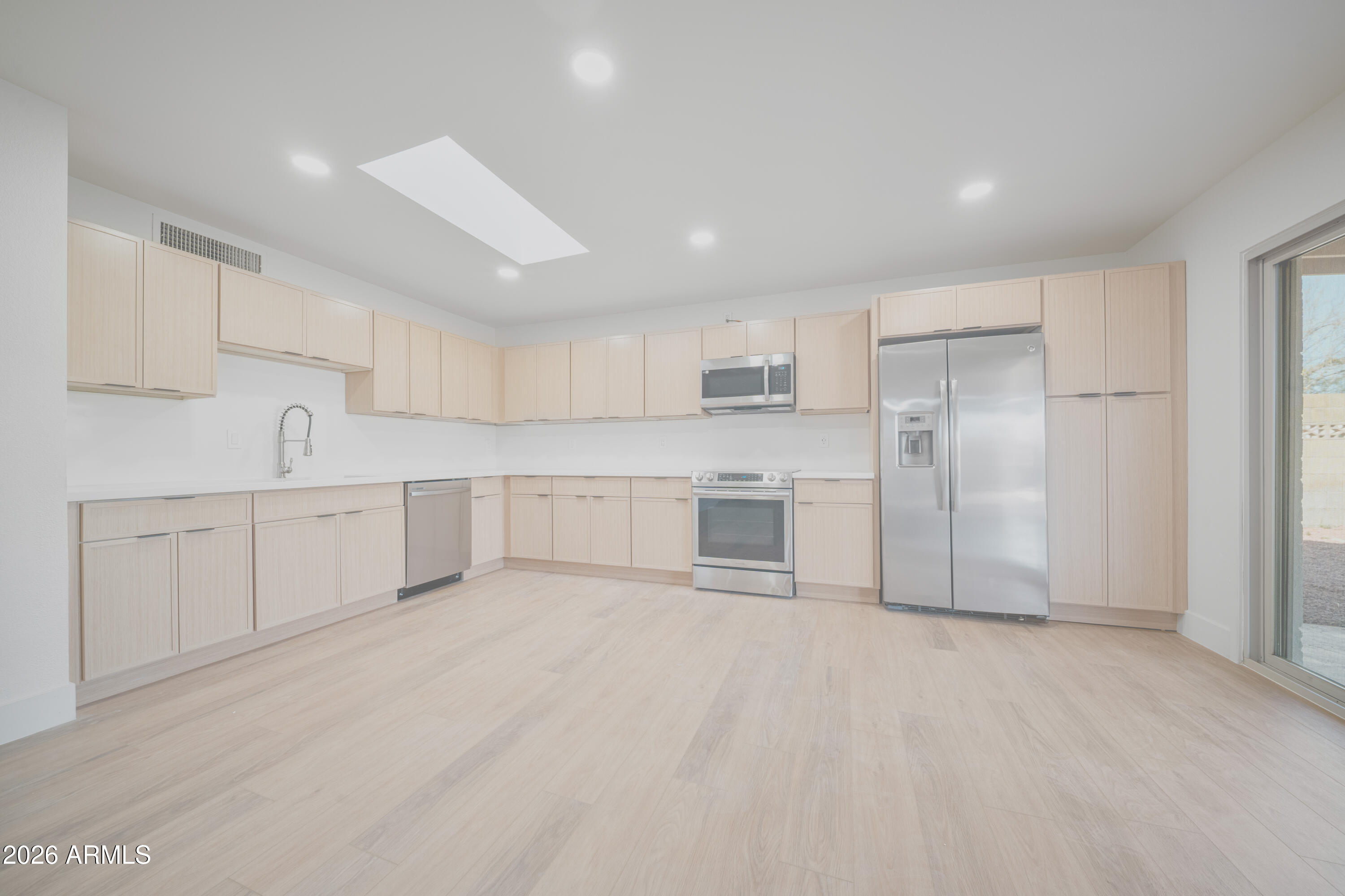 8608 E WHITTON Avenue