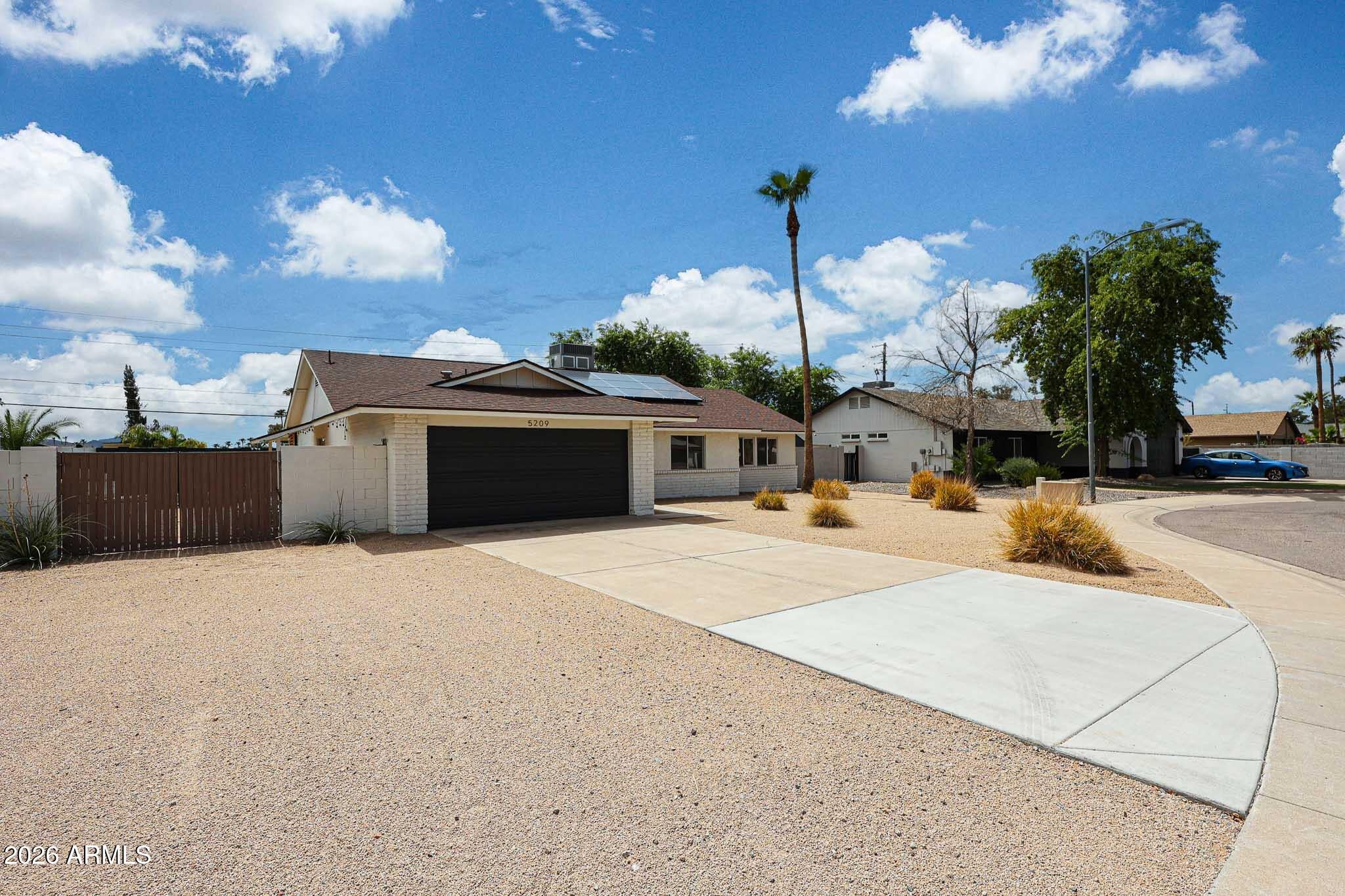 5209 E BECK Lane