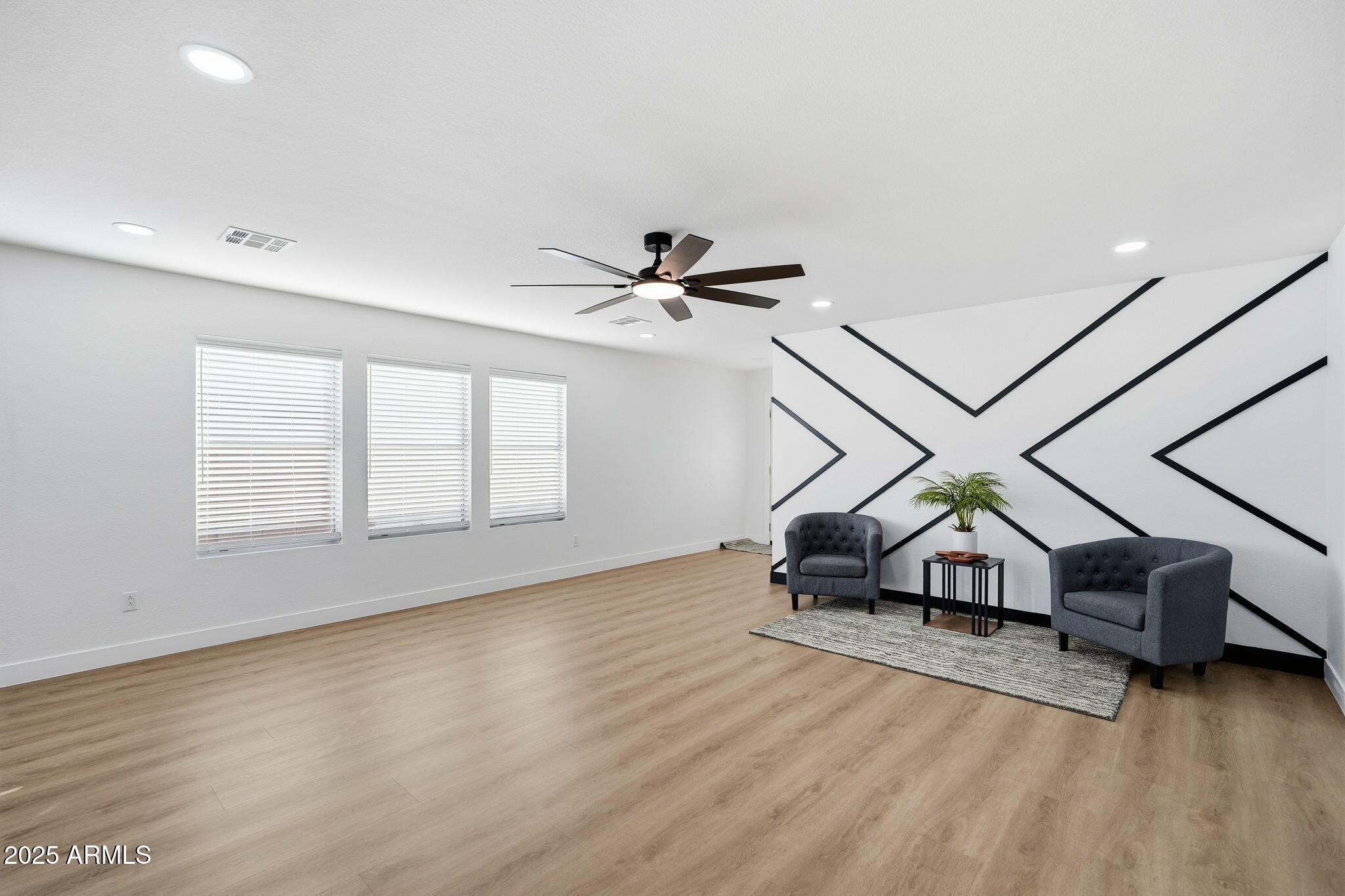 5658 E FLOSSMOOR Avenue