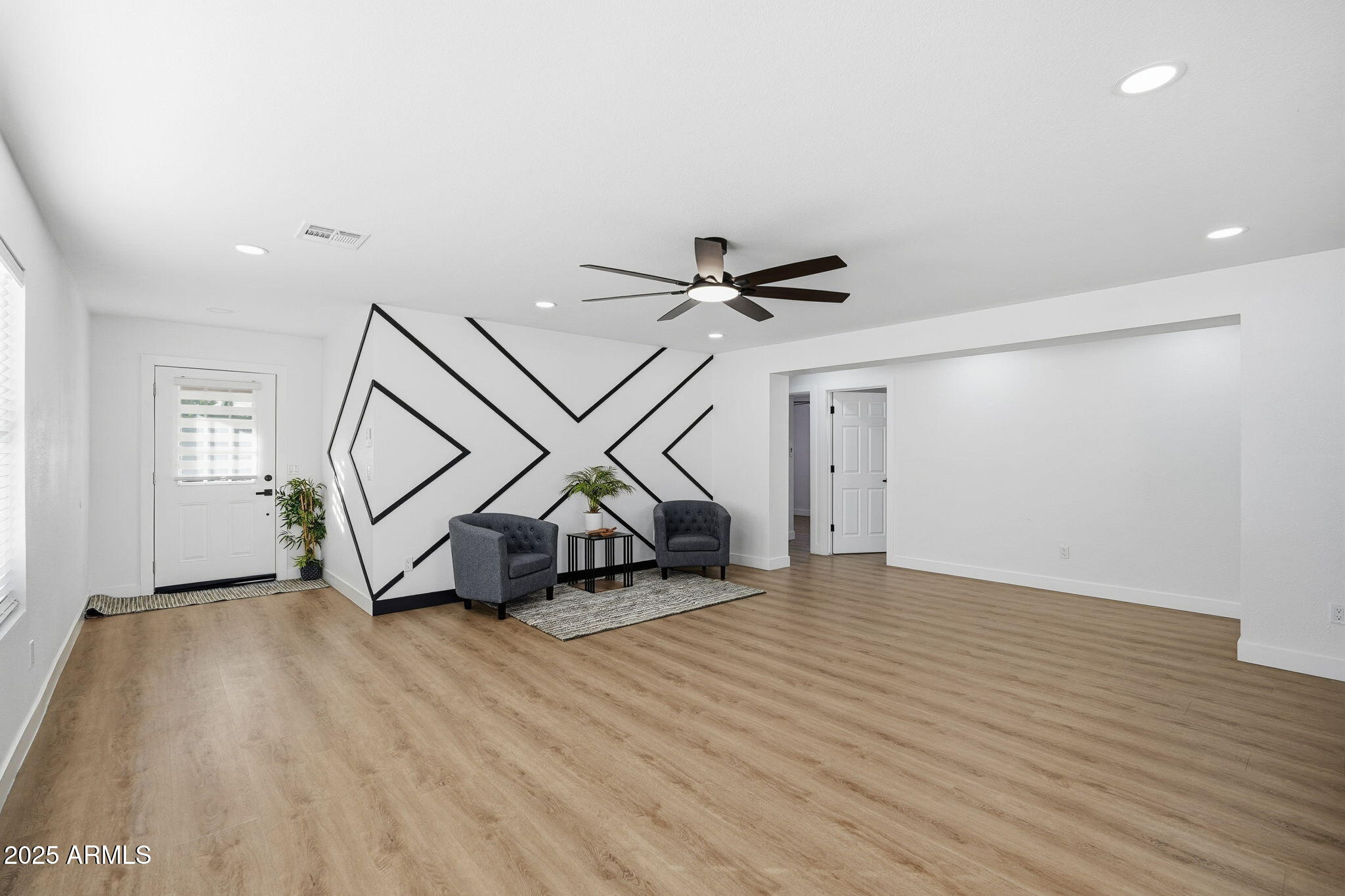 5658 E FLOSSMOOR Avenue