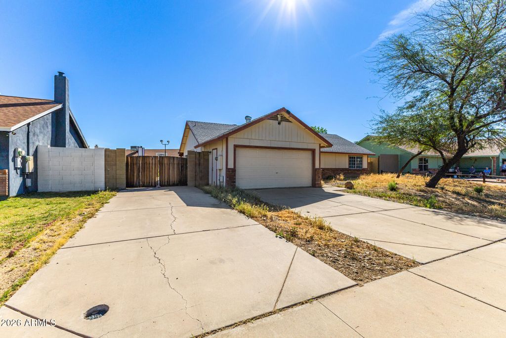 Photo of 1155 N Poplar Street, Gilbert, AZ 85233 (MLS # 7001052)