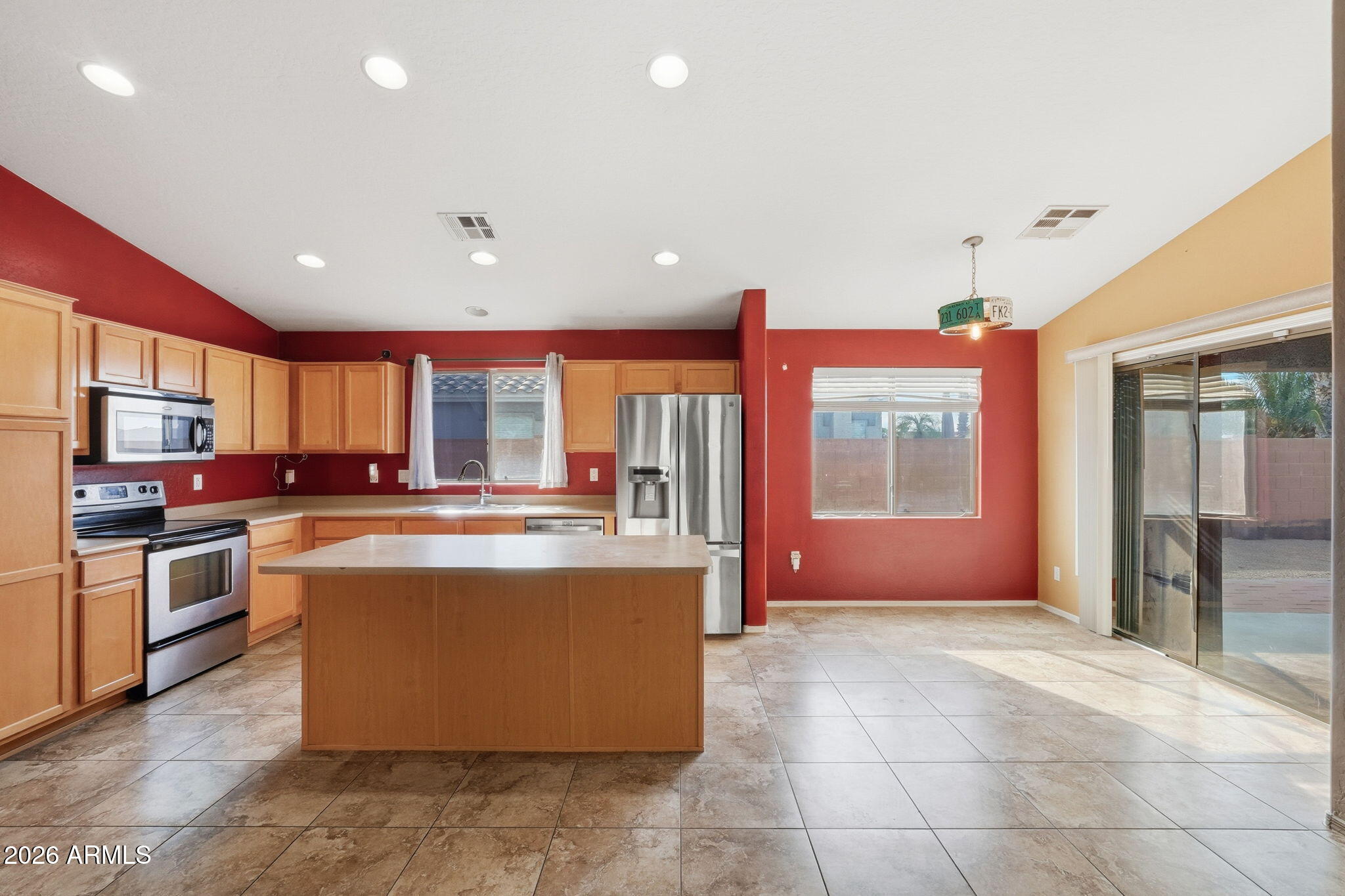 2041 N THUNDERBIRD Avenue