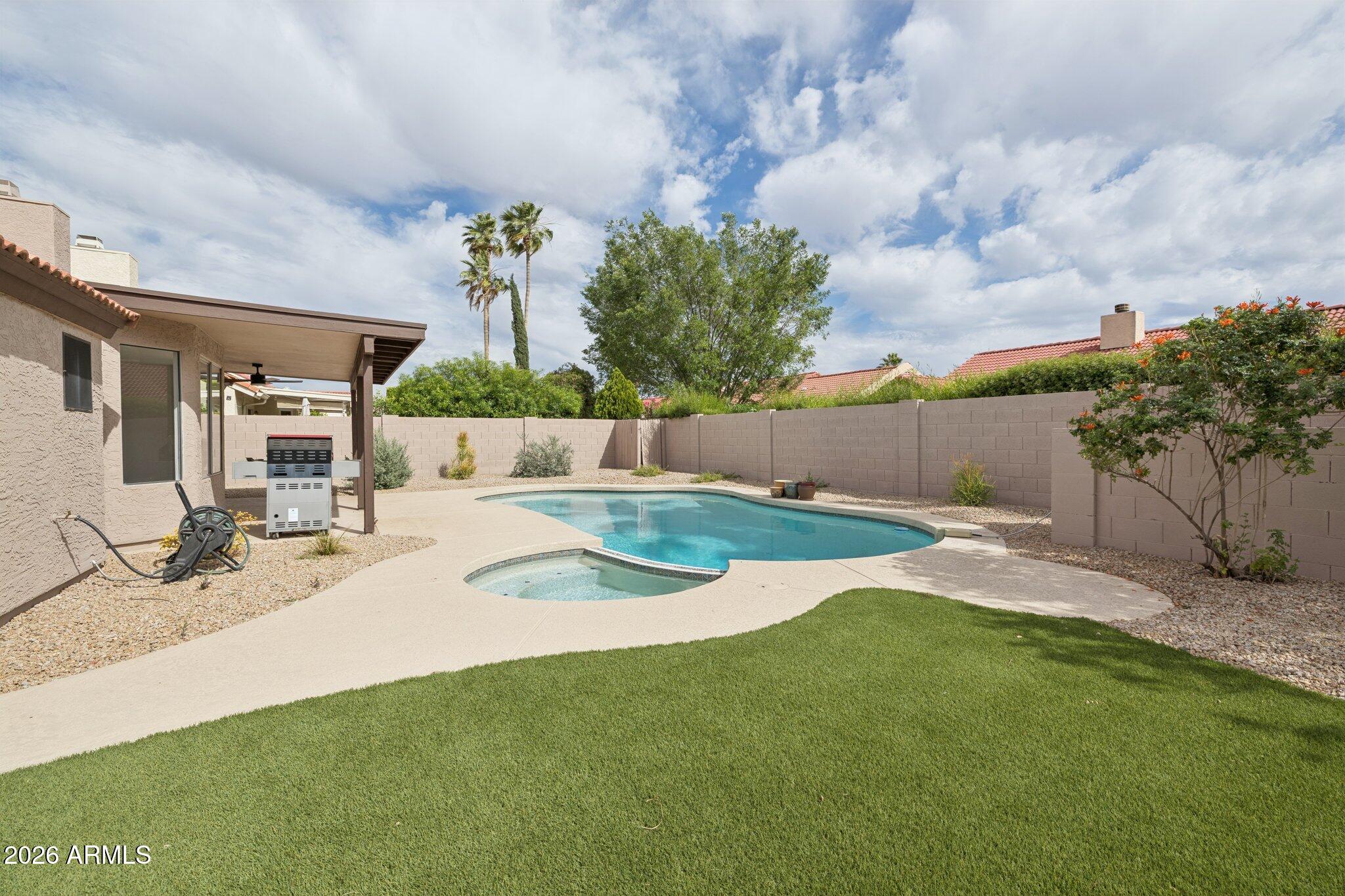 9003 E WINDROSE Drive