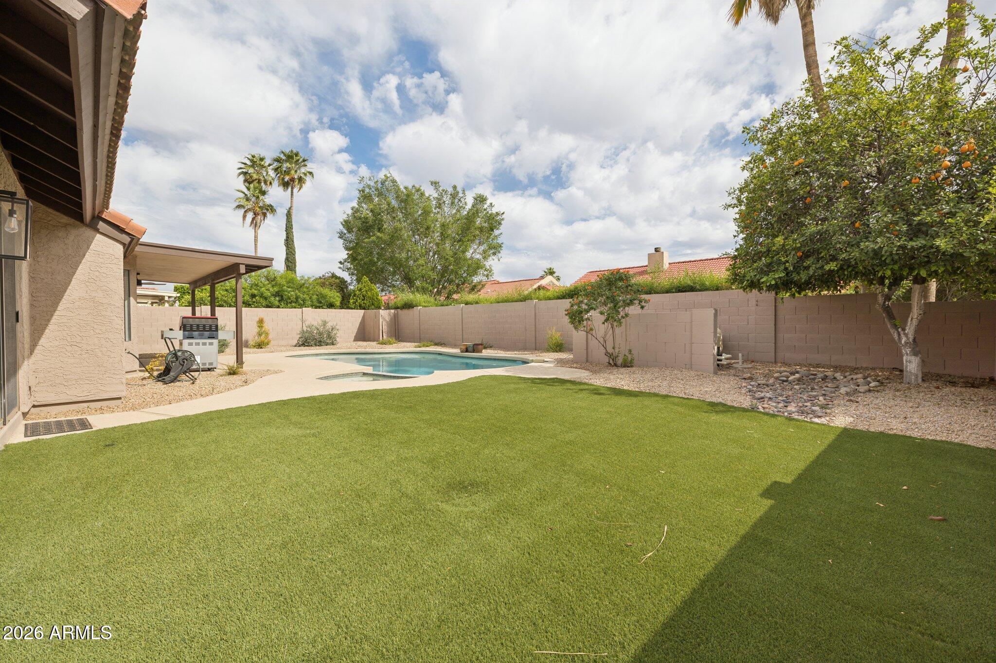 9003 E WINDROSE Drive