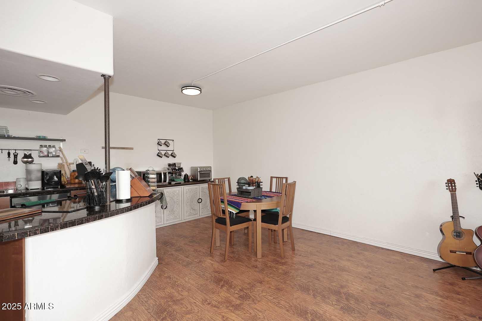 207 W CLARENDON Avenue A2