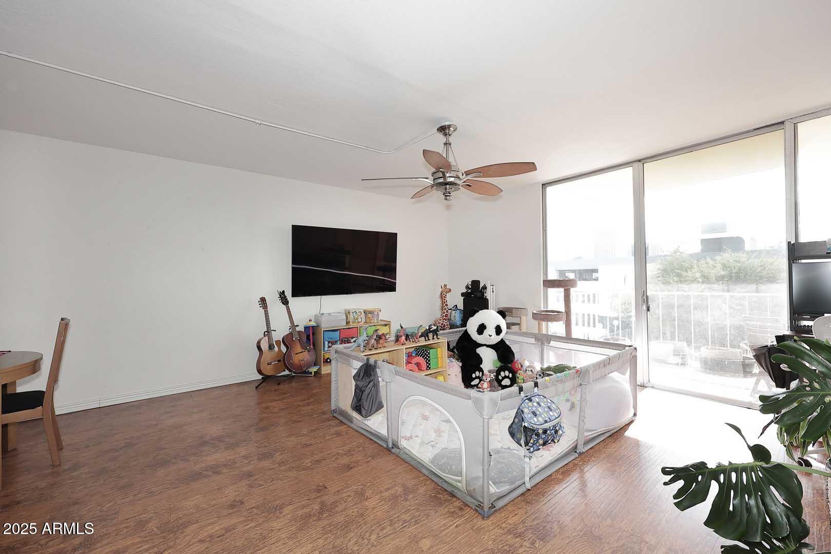 207 W CLARENDON Avenue A2