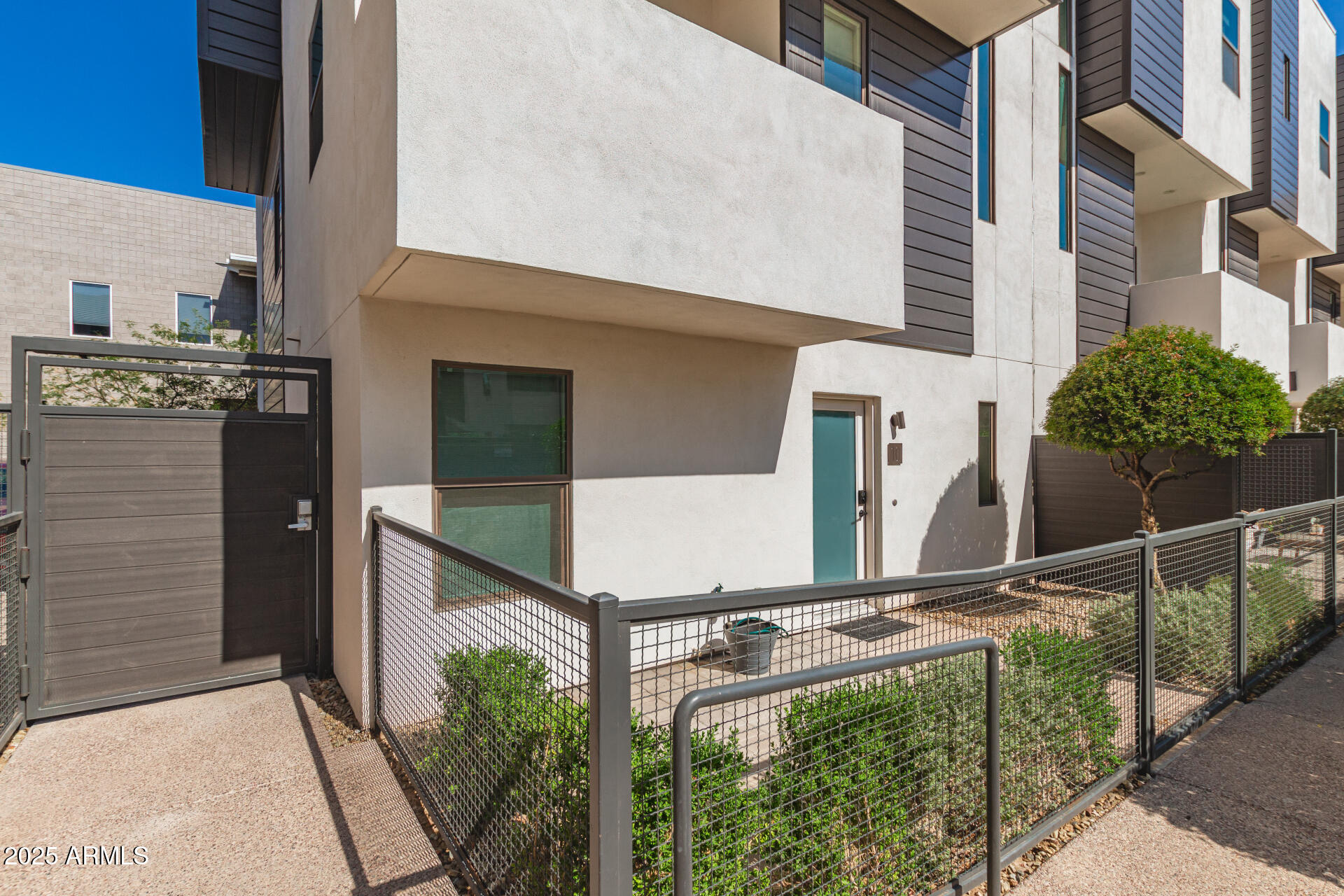 325 E CORONADO Road 10
