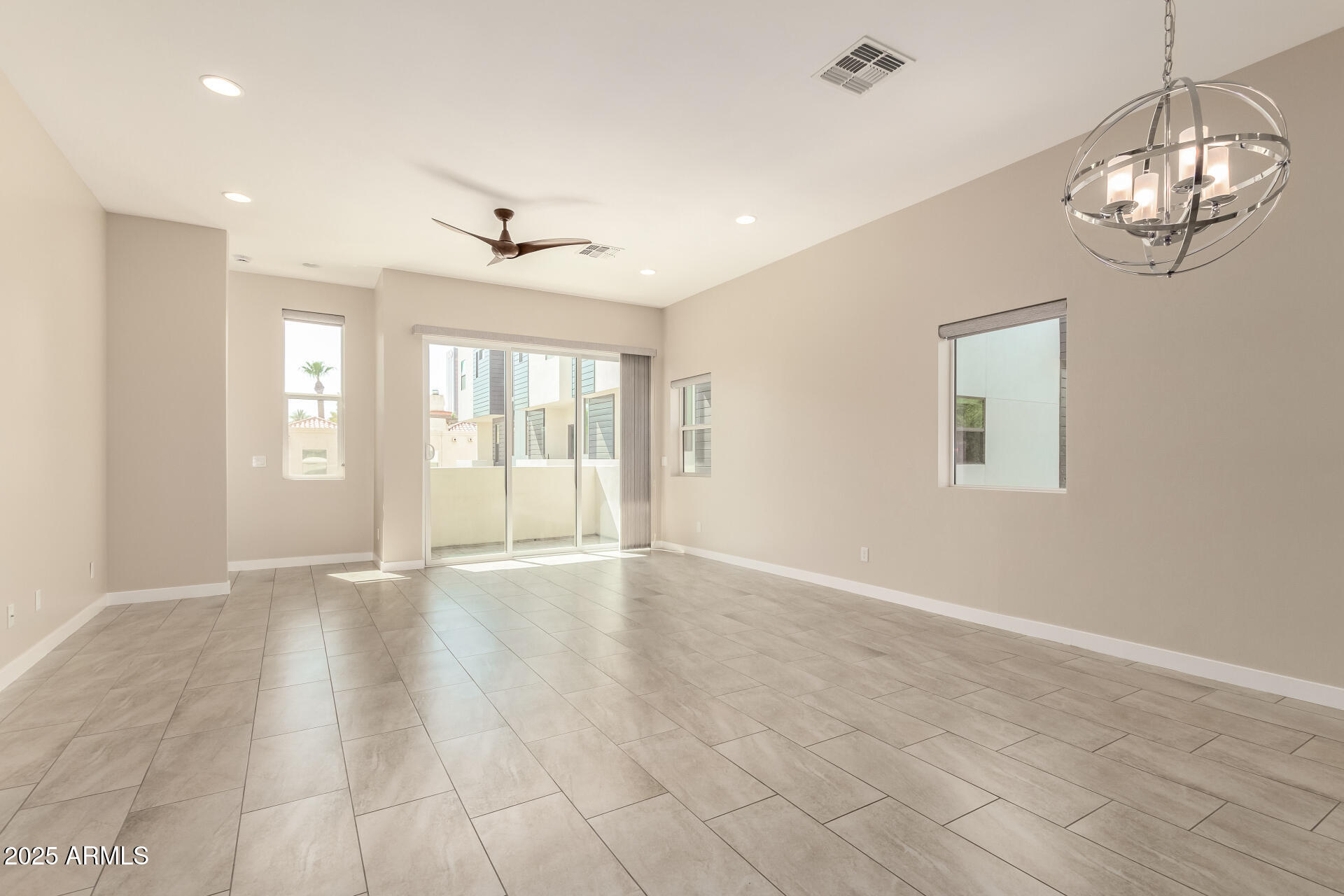 325 E CORONADO Road 10