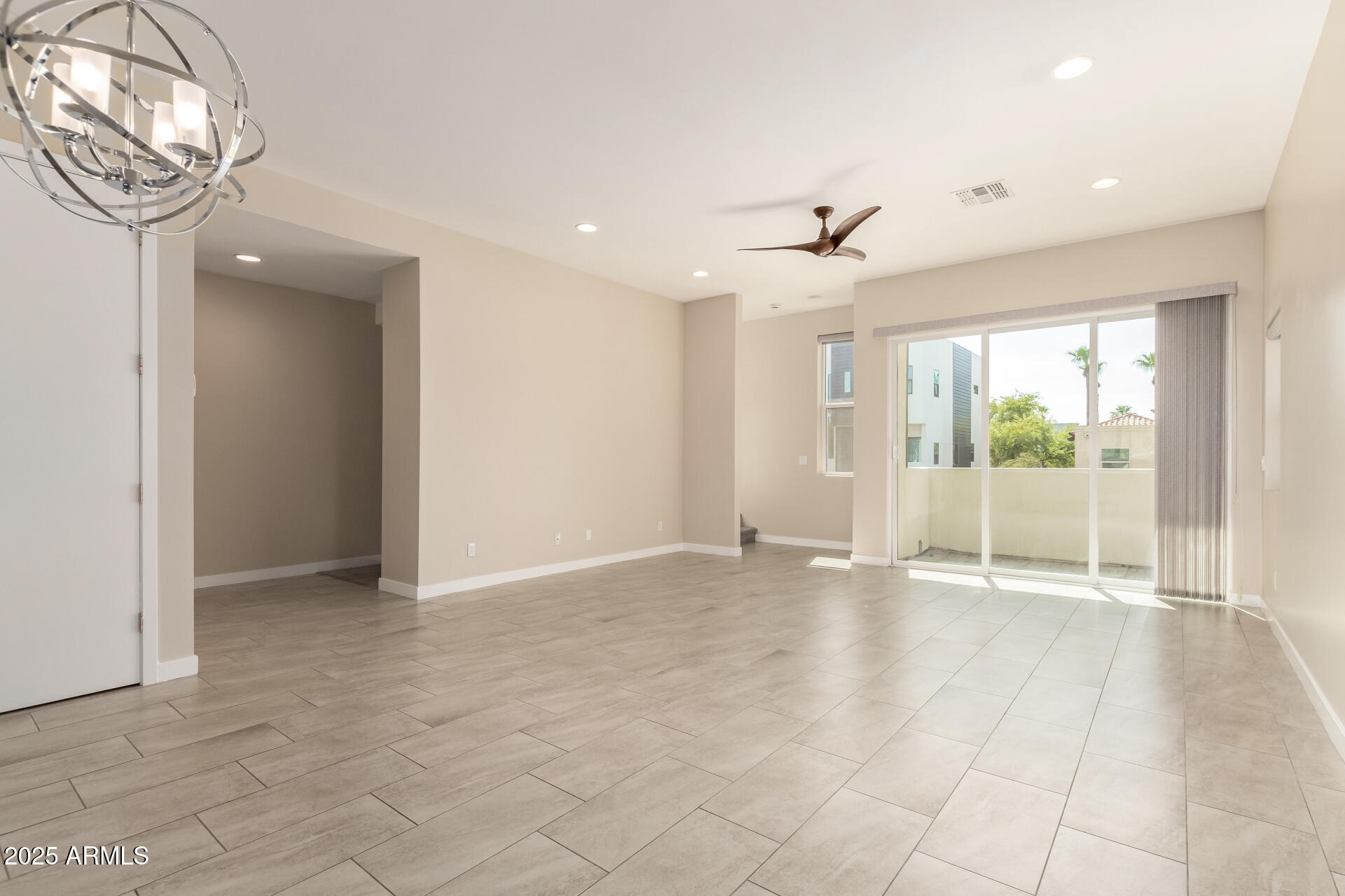 325 E CORONADO Road 10