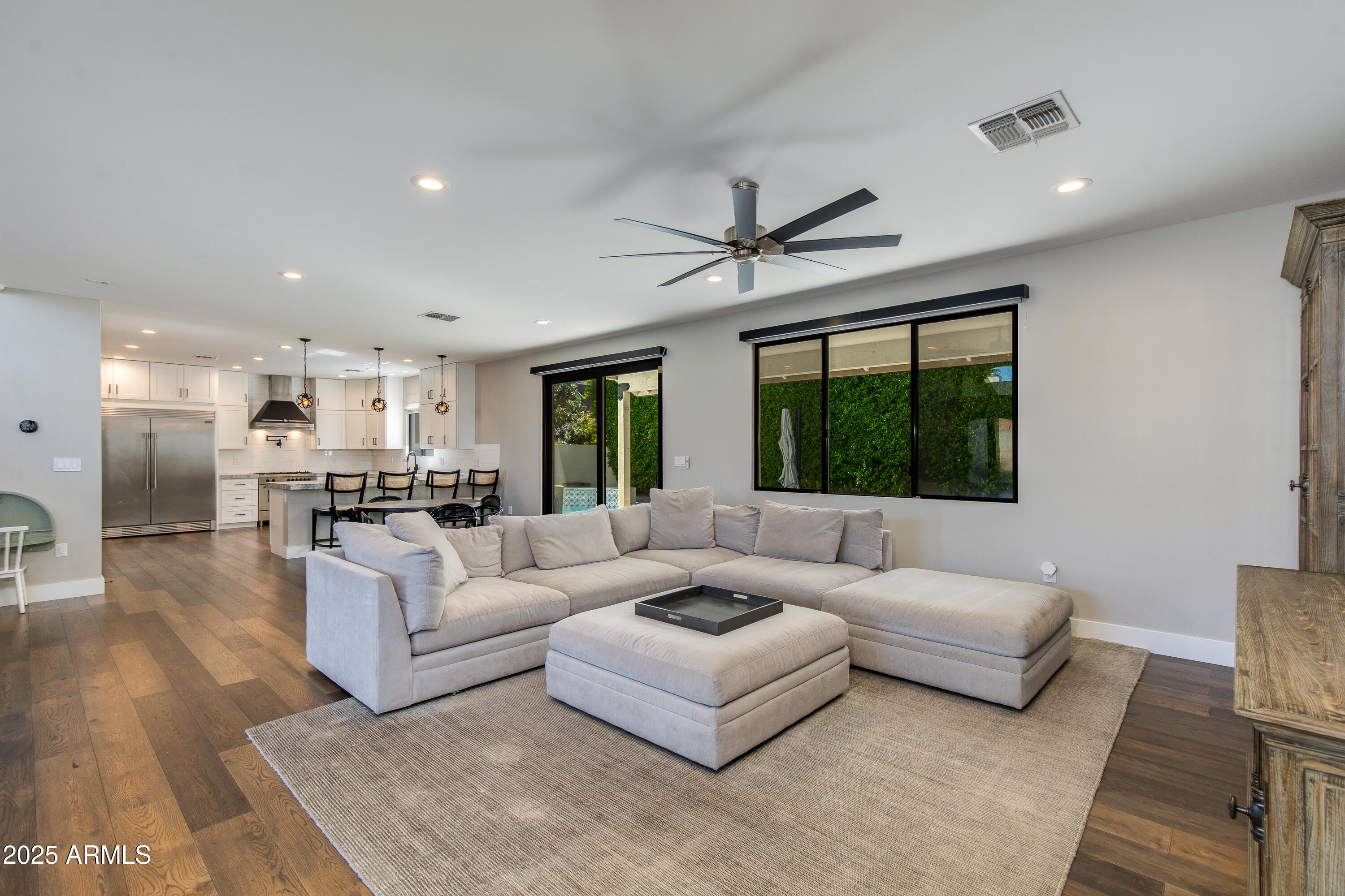 3821 E DEVONSHIRE Avenue