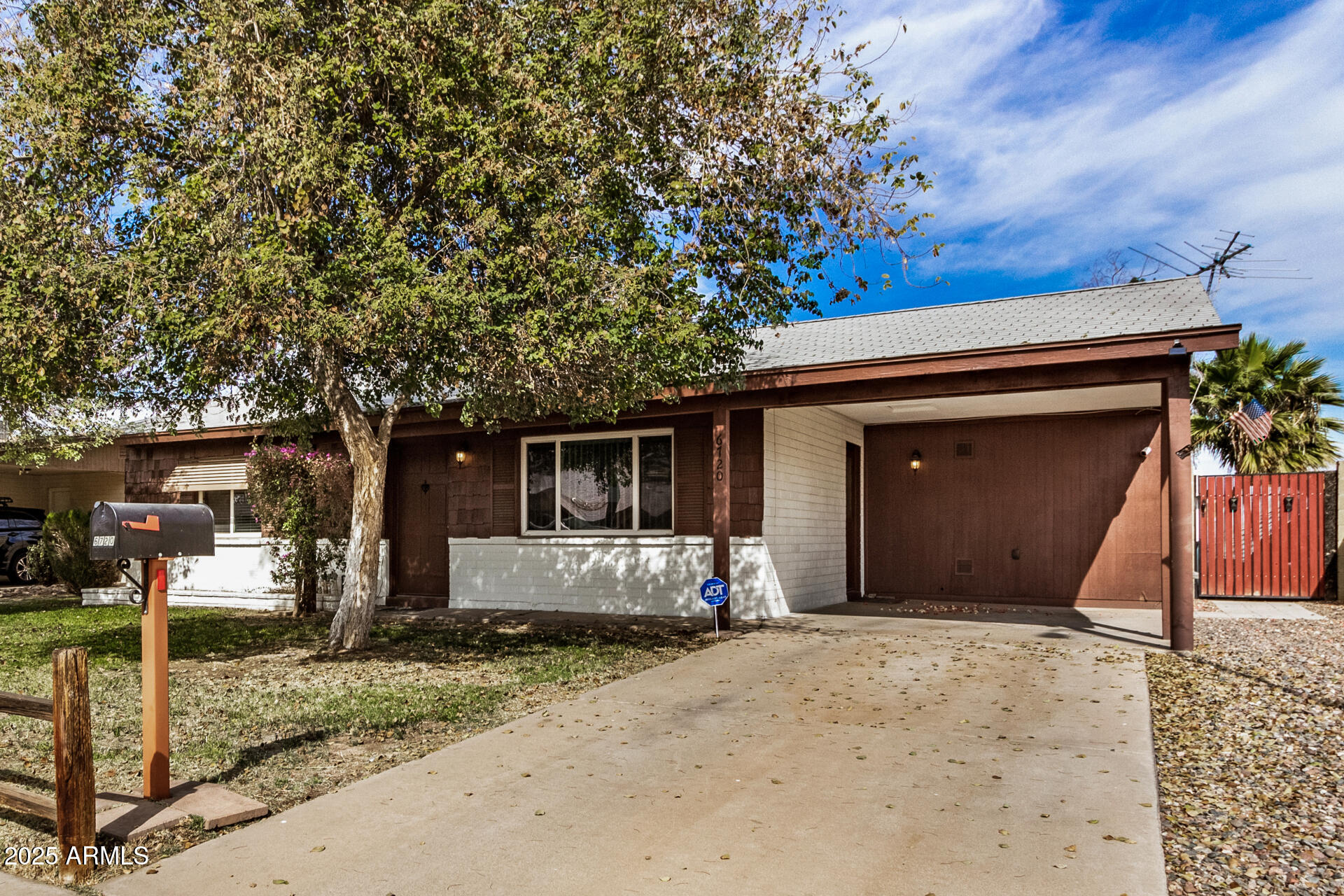 6720 W MEDLOCK Drive