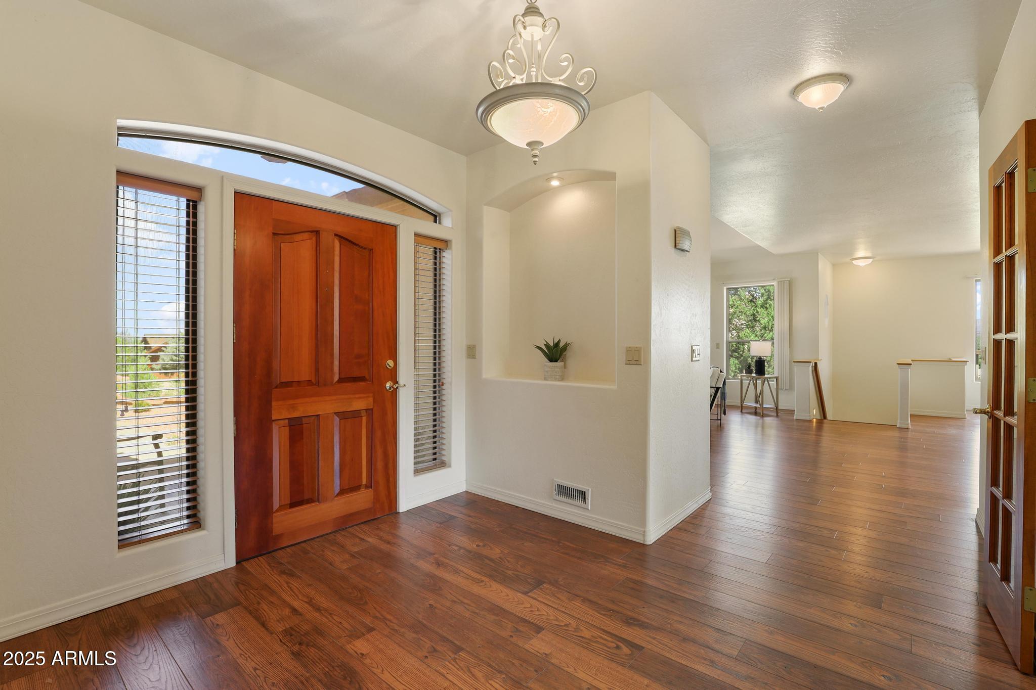 1131 S Sycamore Circle