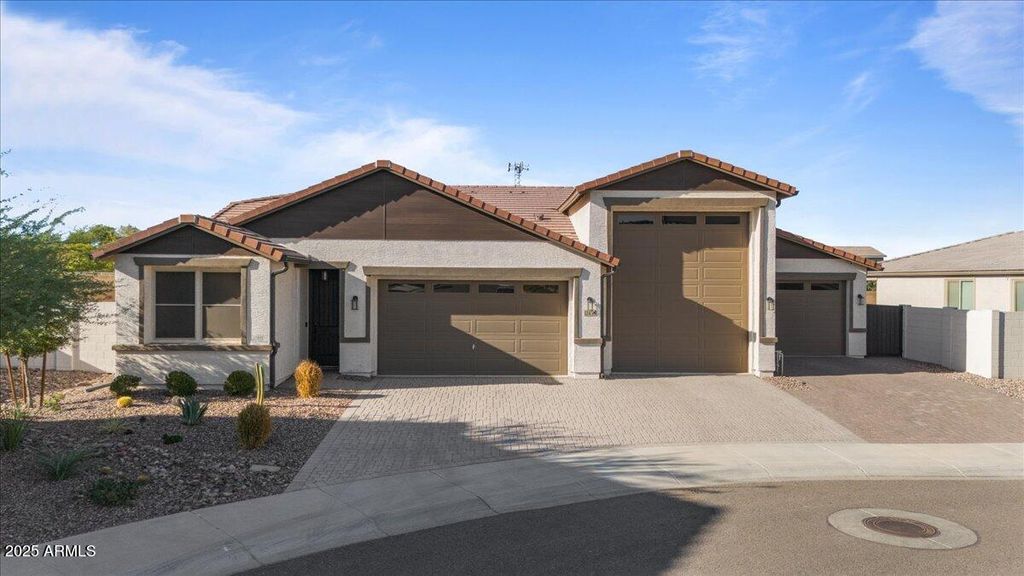 Photo of 12458 W Stella Lane, Litchfield Park, AZ 85340 (MLS # 6921214)