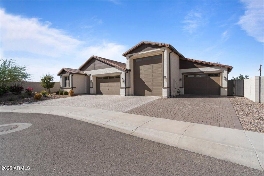 Photo of 12458 W Stella Lane, Litchfield Park, AZ 85340 (MLS # 6921214)