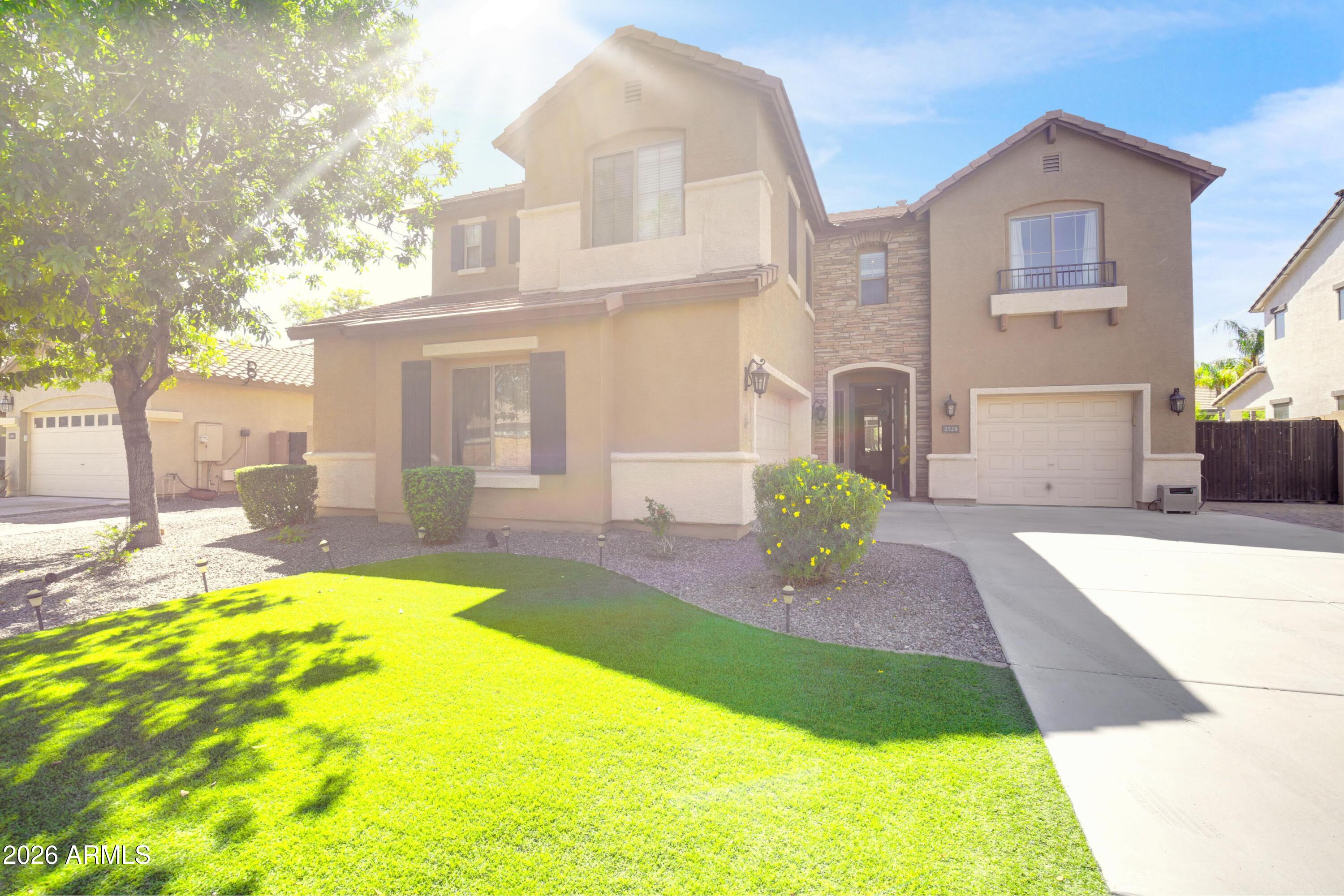 2529 E PARKVIEW Drive