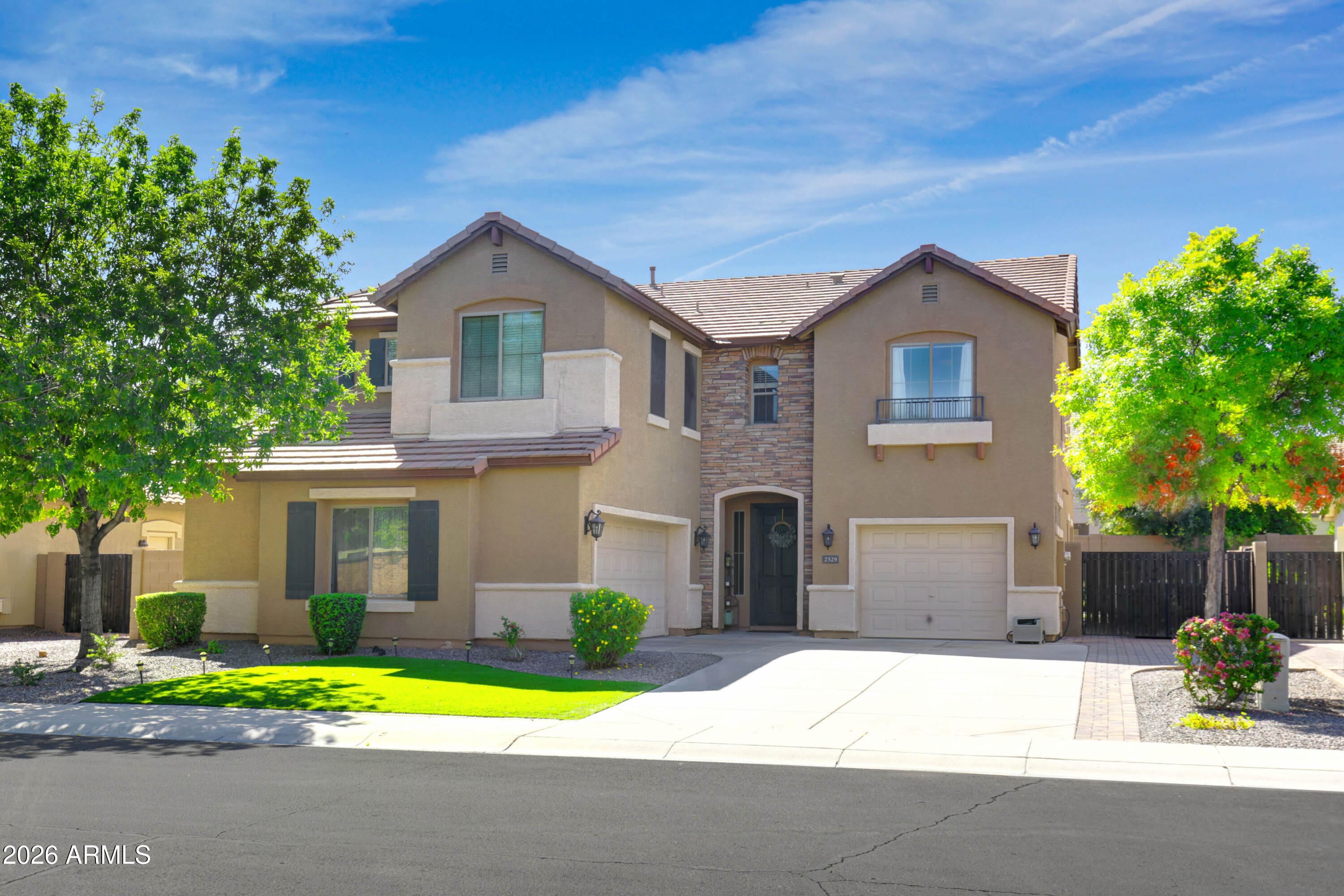 2529 E PARKVIEW Drive