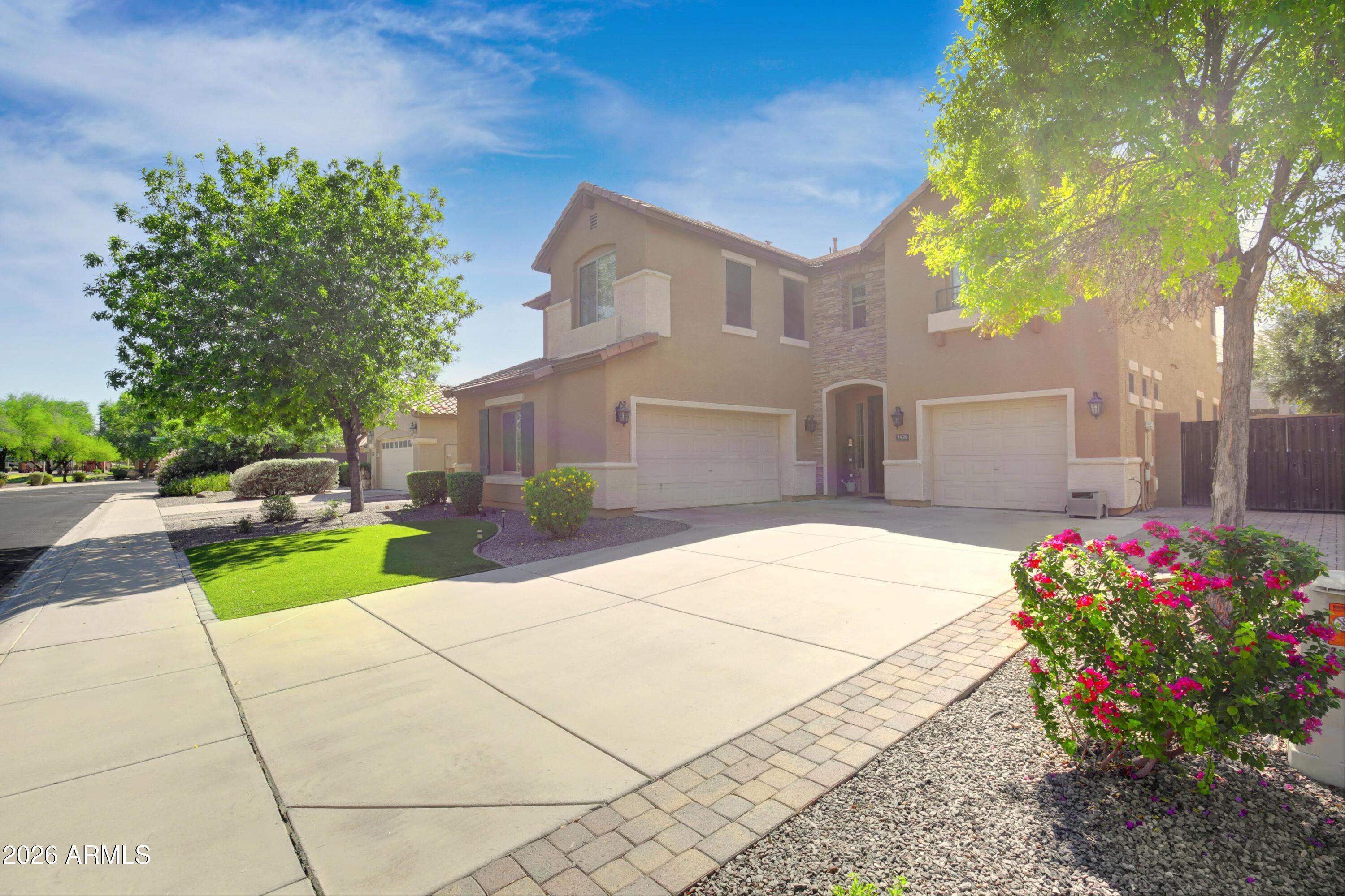 2529 E PARKVIEW Drive