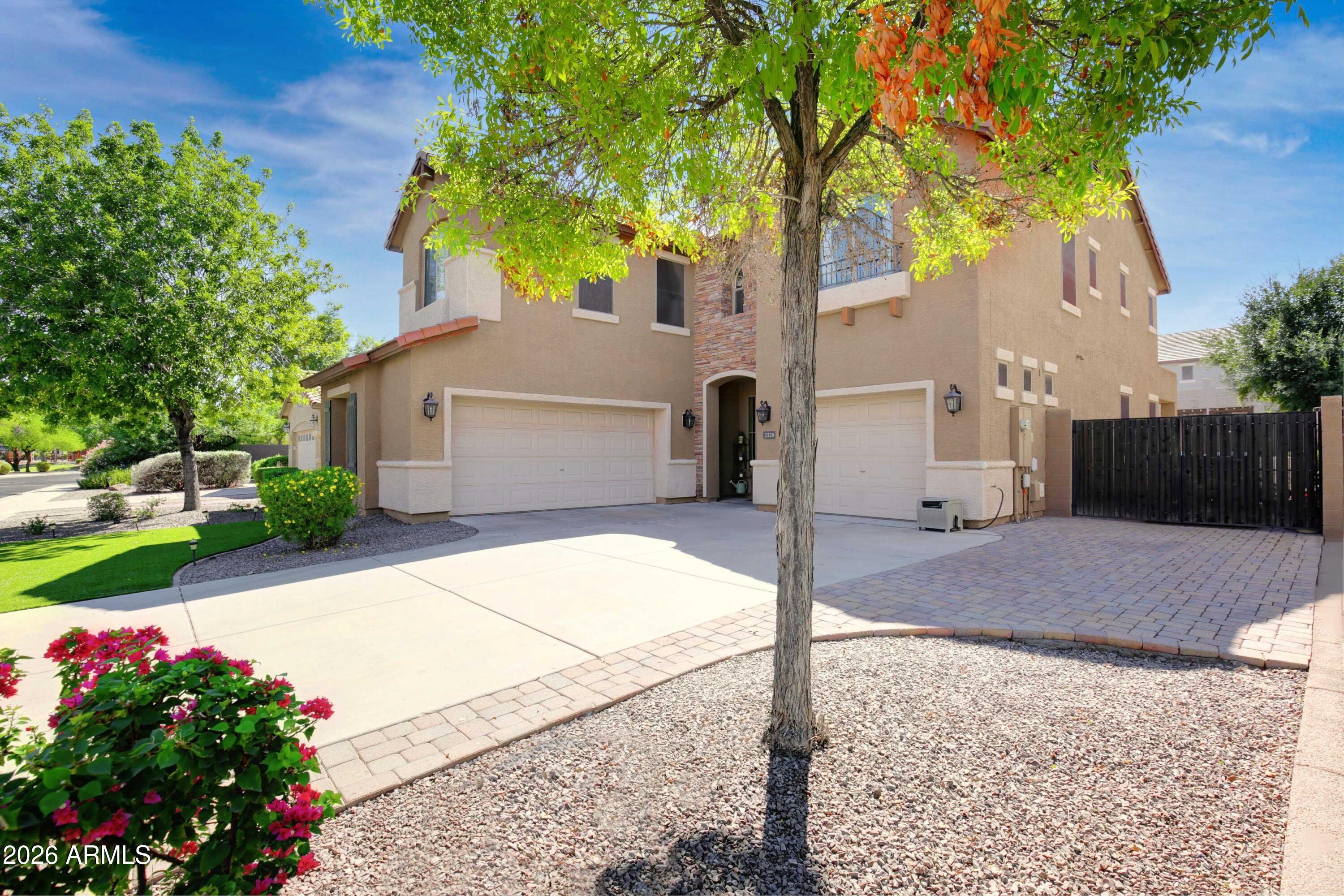 2529 E PARKVIEW Drive
