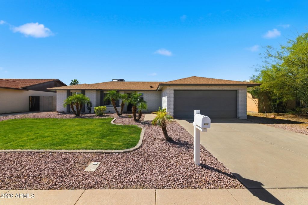 Photo of 915 W Loughlin Drive, Chandler, AZ 85225 (MLS # 7012184)