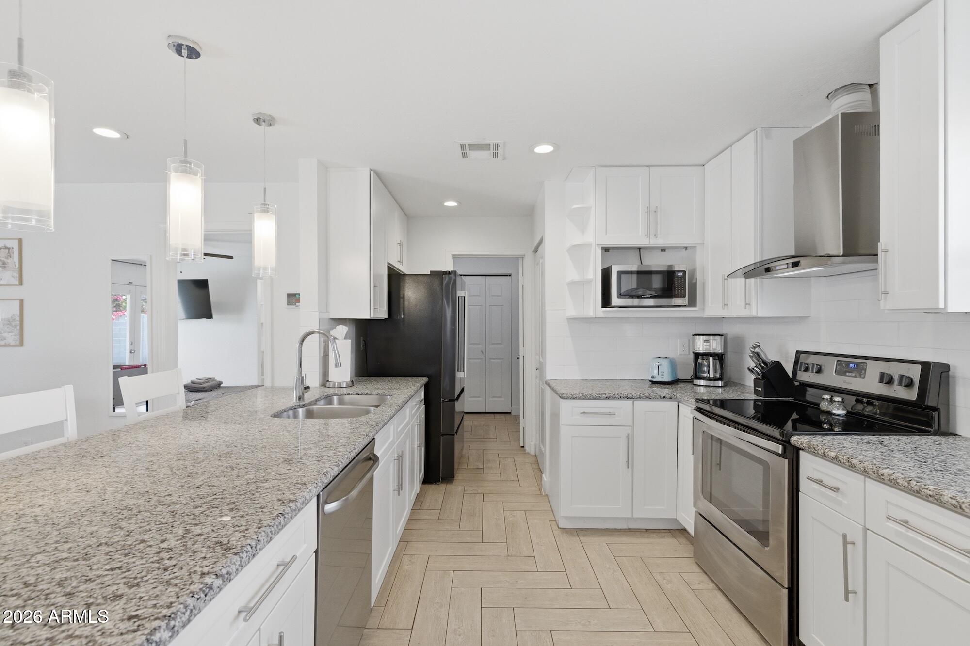 915 W LOUGHLIN Drive