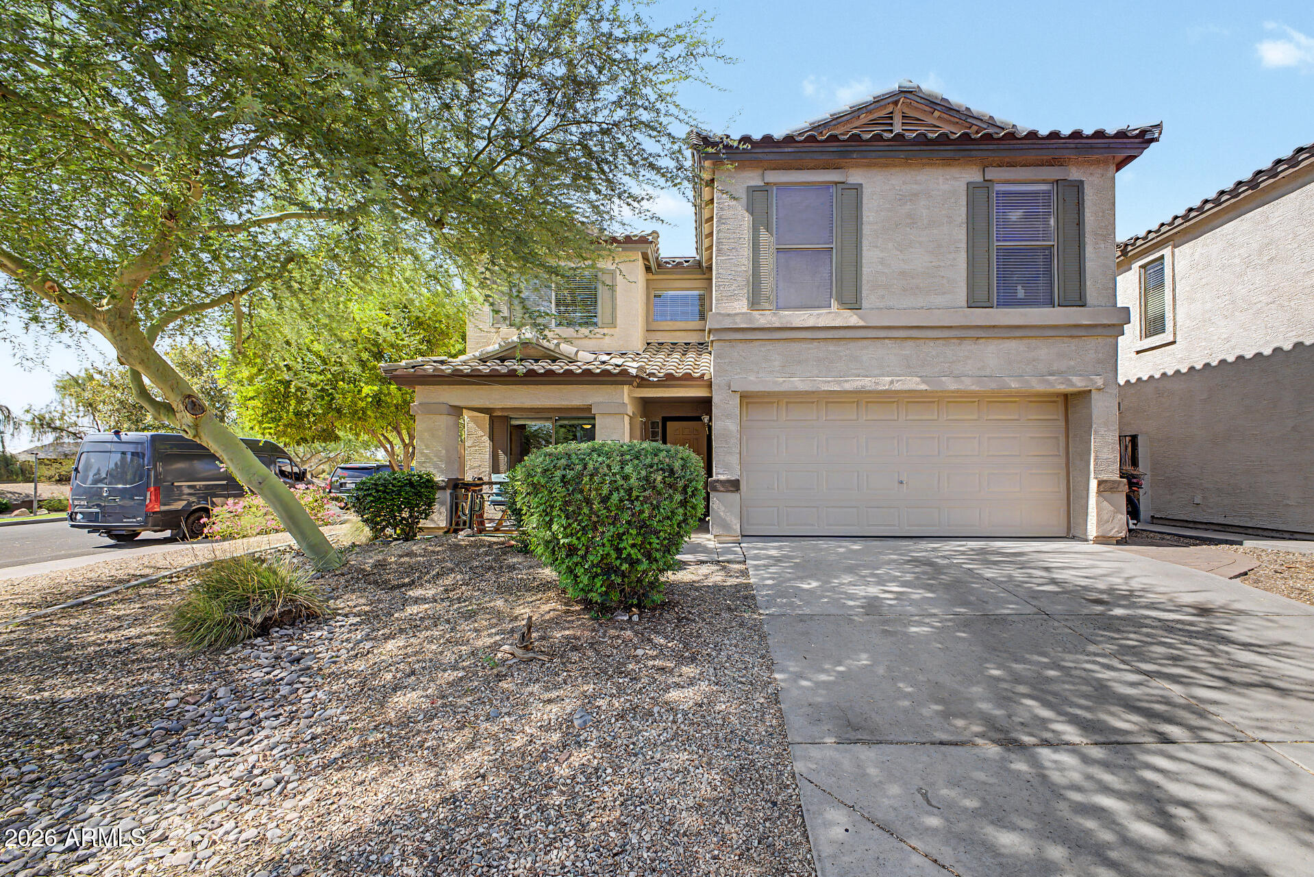 2532 W STRAIGHT ARROW Lane