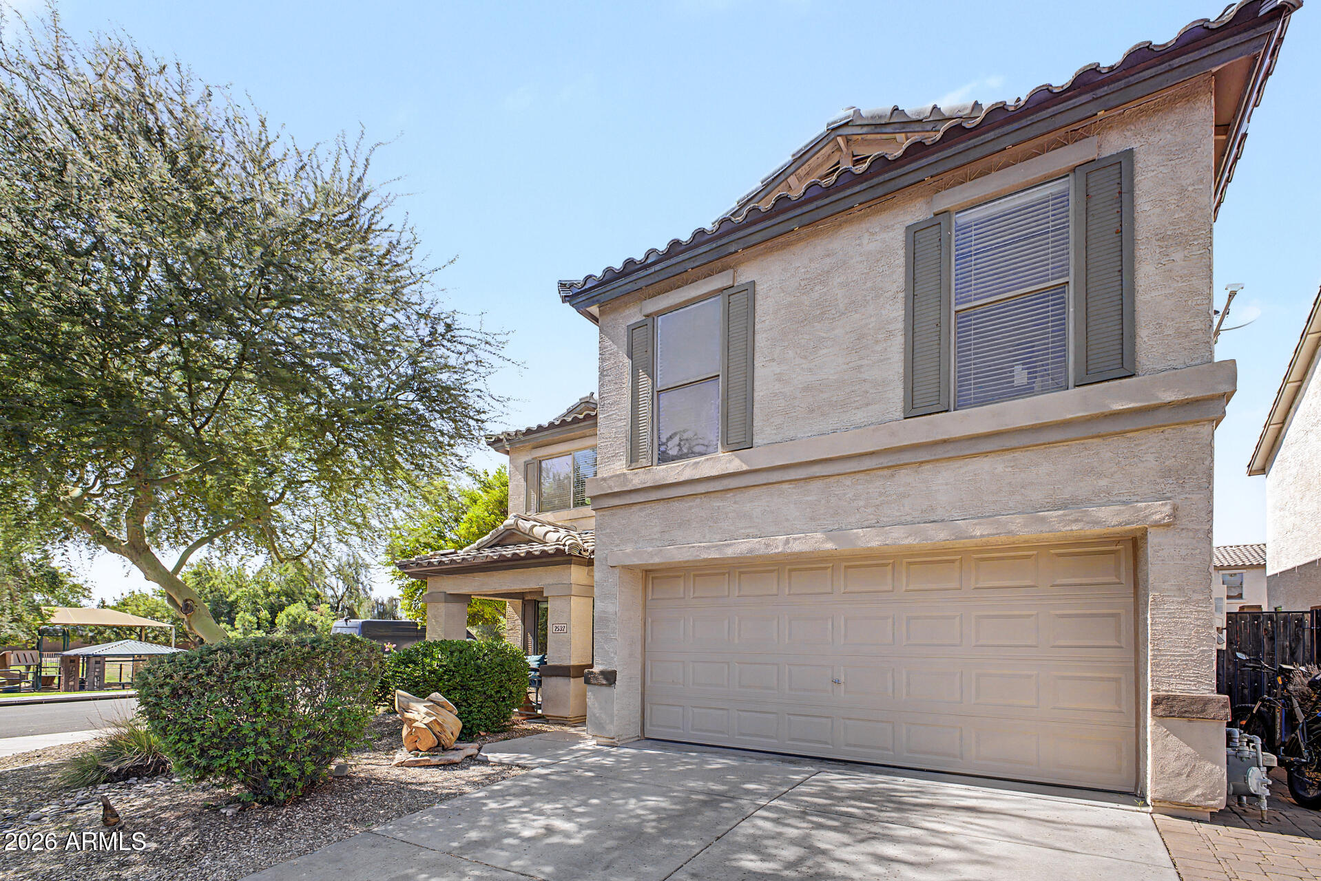 2532 W STRAIGHT ARROW Lane