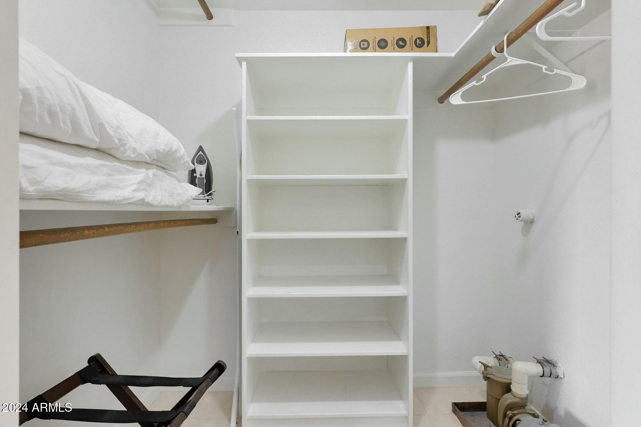 Phoenix, Arizona 85020, United States, 2 Bedrooms Bedrooms, ,2 BathroomsBathrooms,Residential,Pending,28207