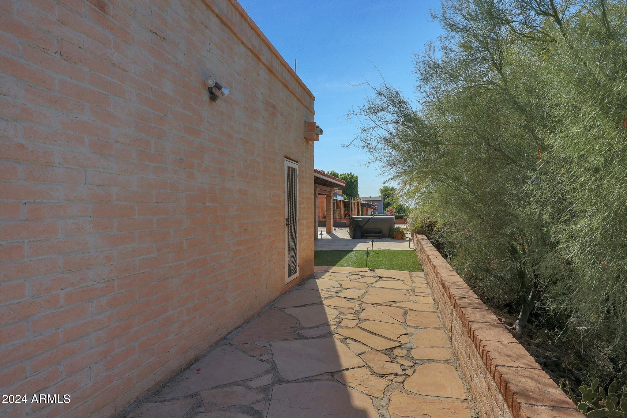 Phoenix, Arizona 85020, United States, 2 Bedrooms Bedrooms, ,2 BathroomsBathrooms,Residential,Pending,28207
