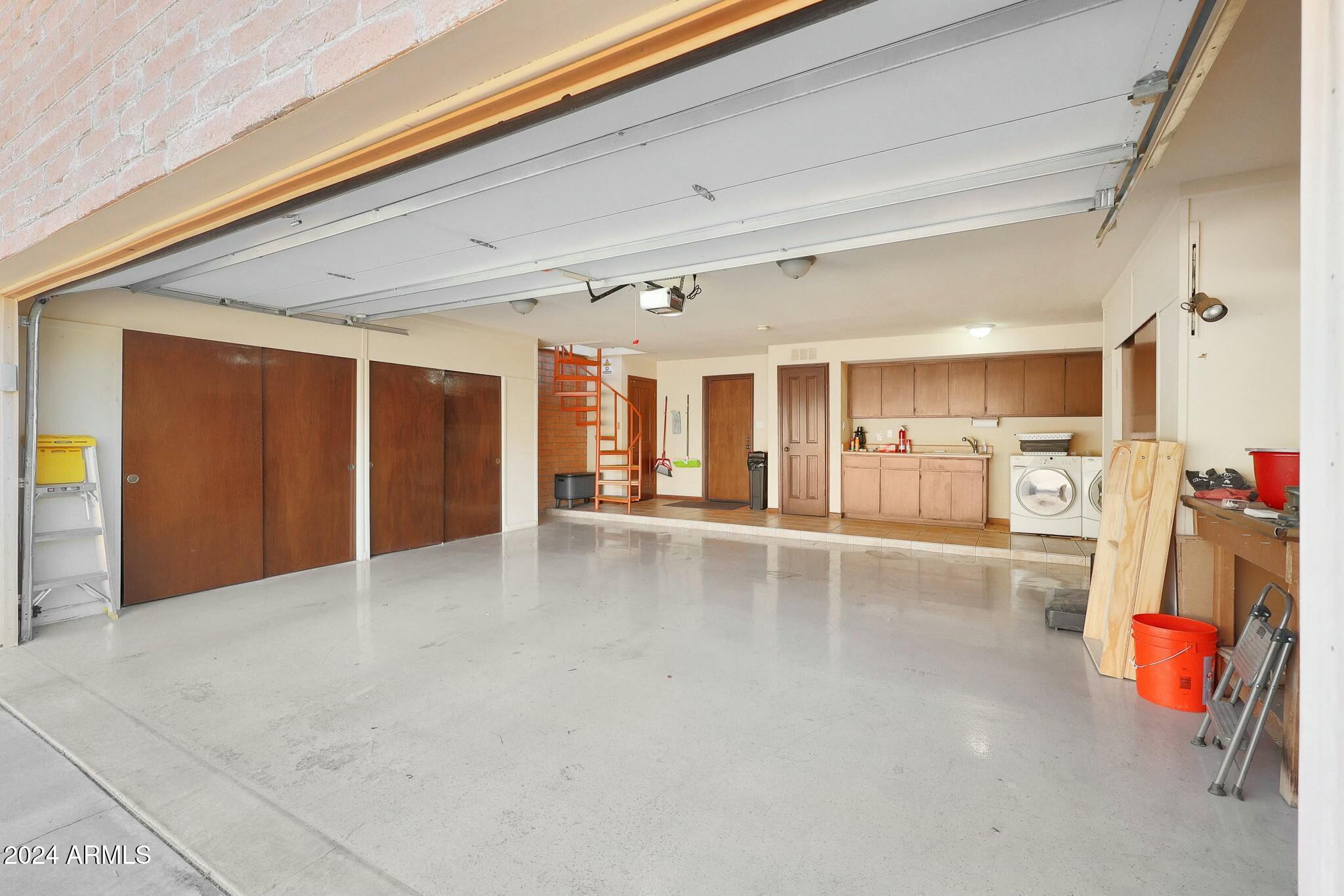 Phoenix, Arizona 85020, United States, 2 Bedrooms Bedrooms, ,2 BathroomsBathrooms,Residential,Pending,28207