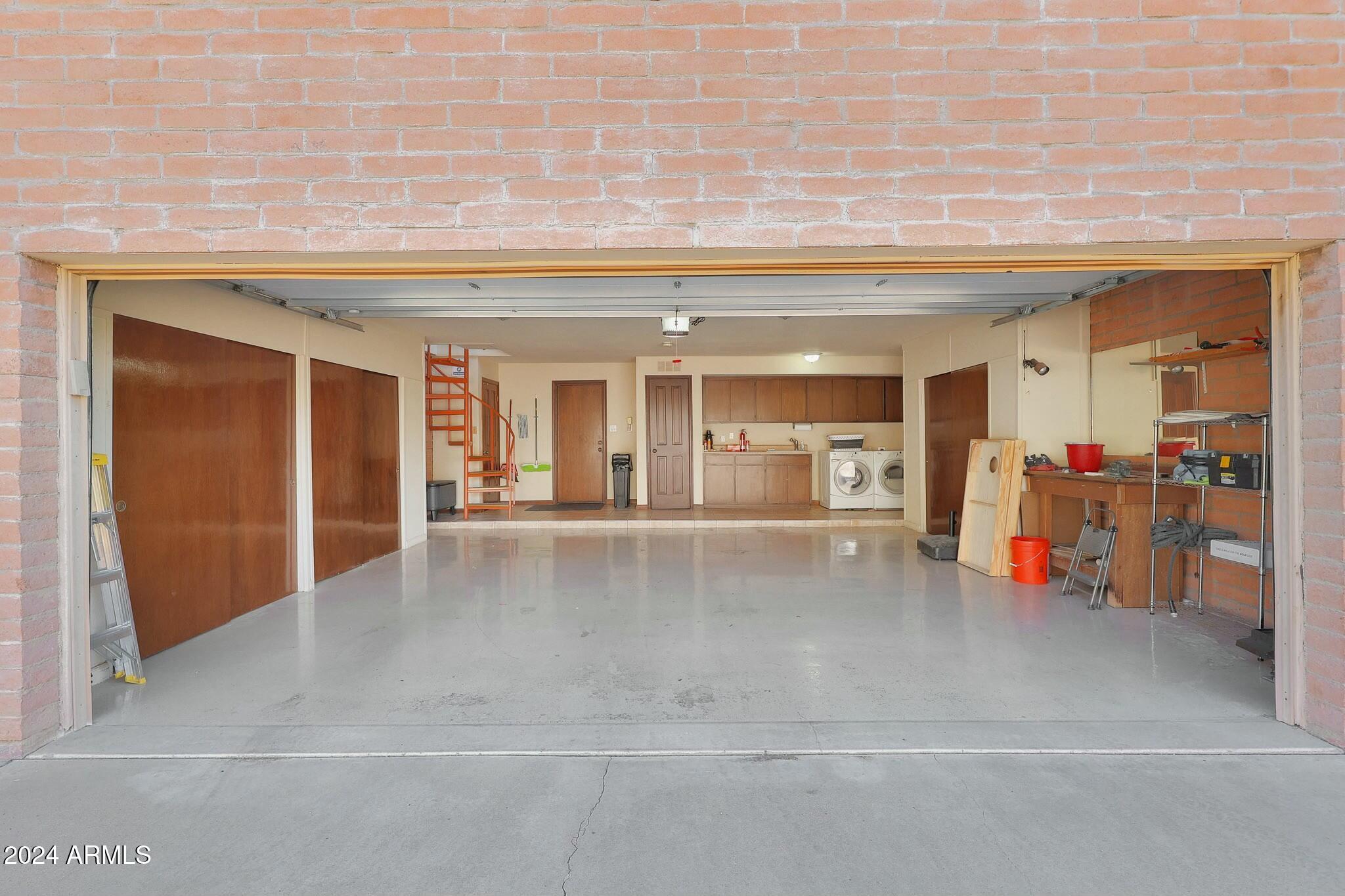 Phoenix, Arizona 85020, United States, 2 Bedrooms Bedrooms, ,2 BathroomsBathrooms,Residential,Pending,28207