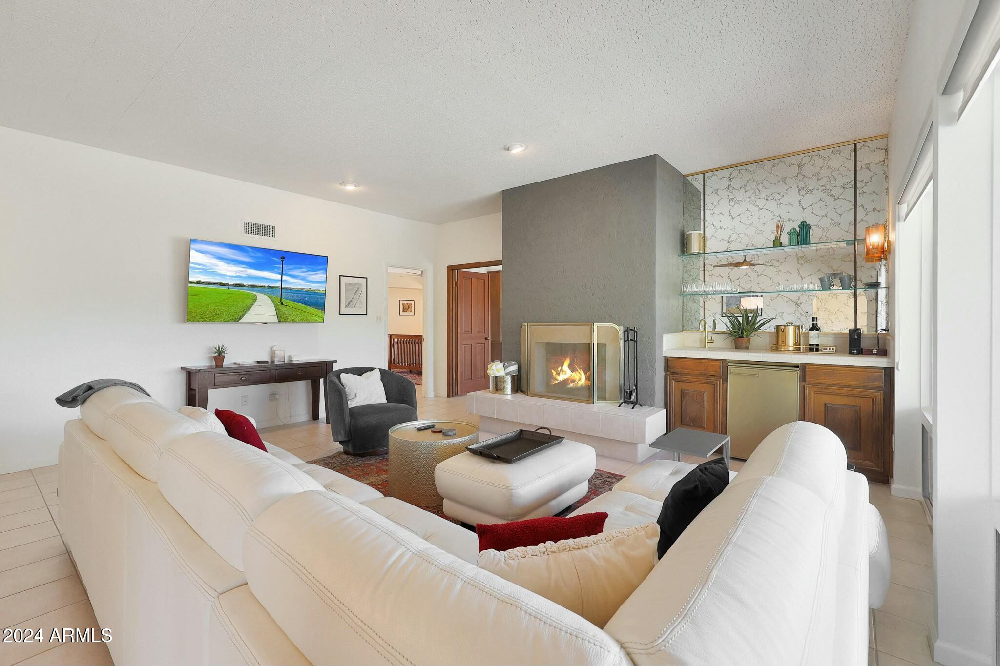 Phoenix, Arizona 85020, United States, 2 Bedrooms Bedrooms, ,2 BathroomsBathrooms,Residential,Pending,28207