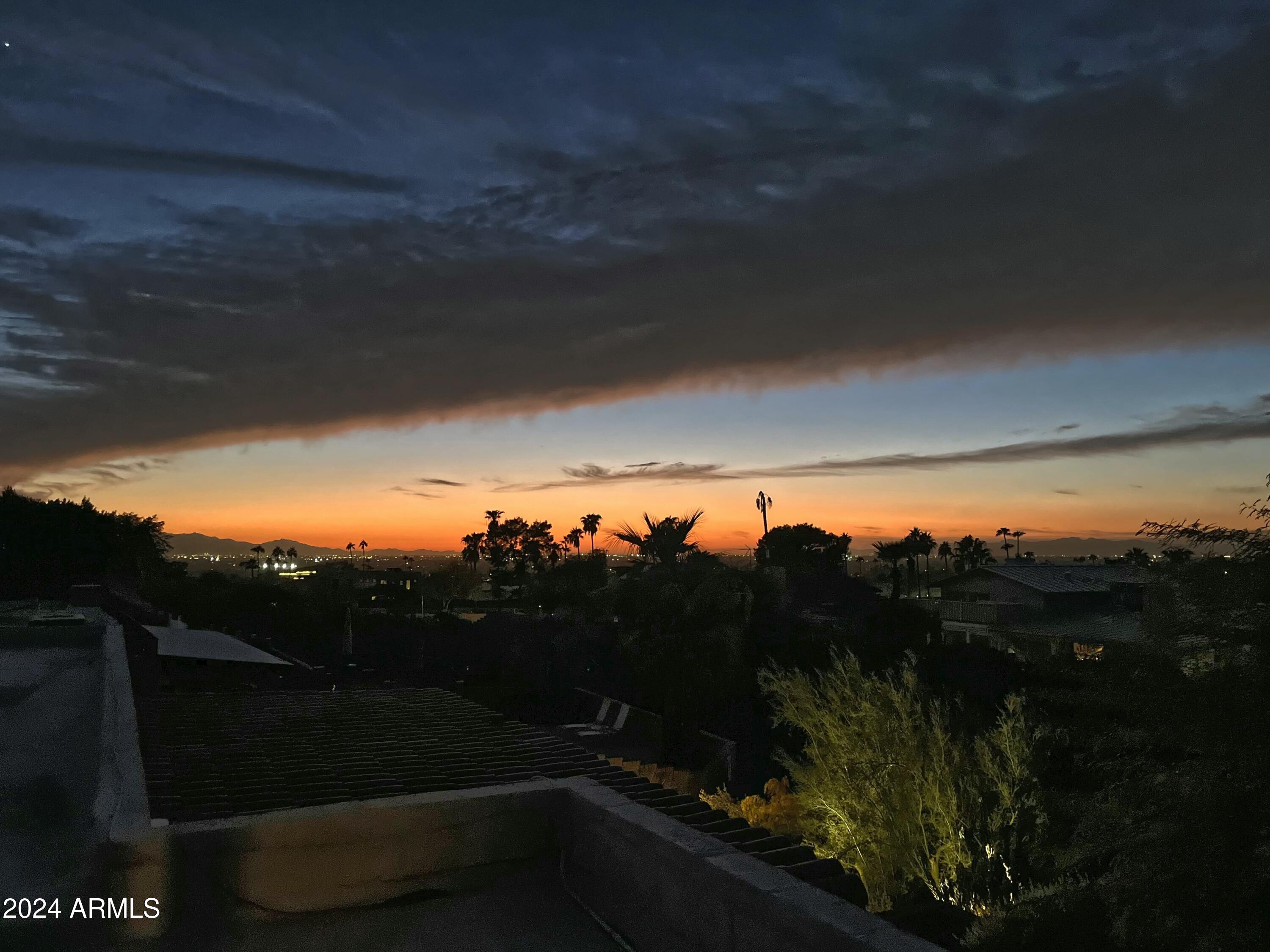 Phoenix, Arizona 85020, United States, 2 Bedrooms Bedrooms, ,2 BathroomsBathrooms,Residential,Pending,28207