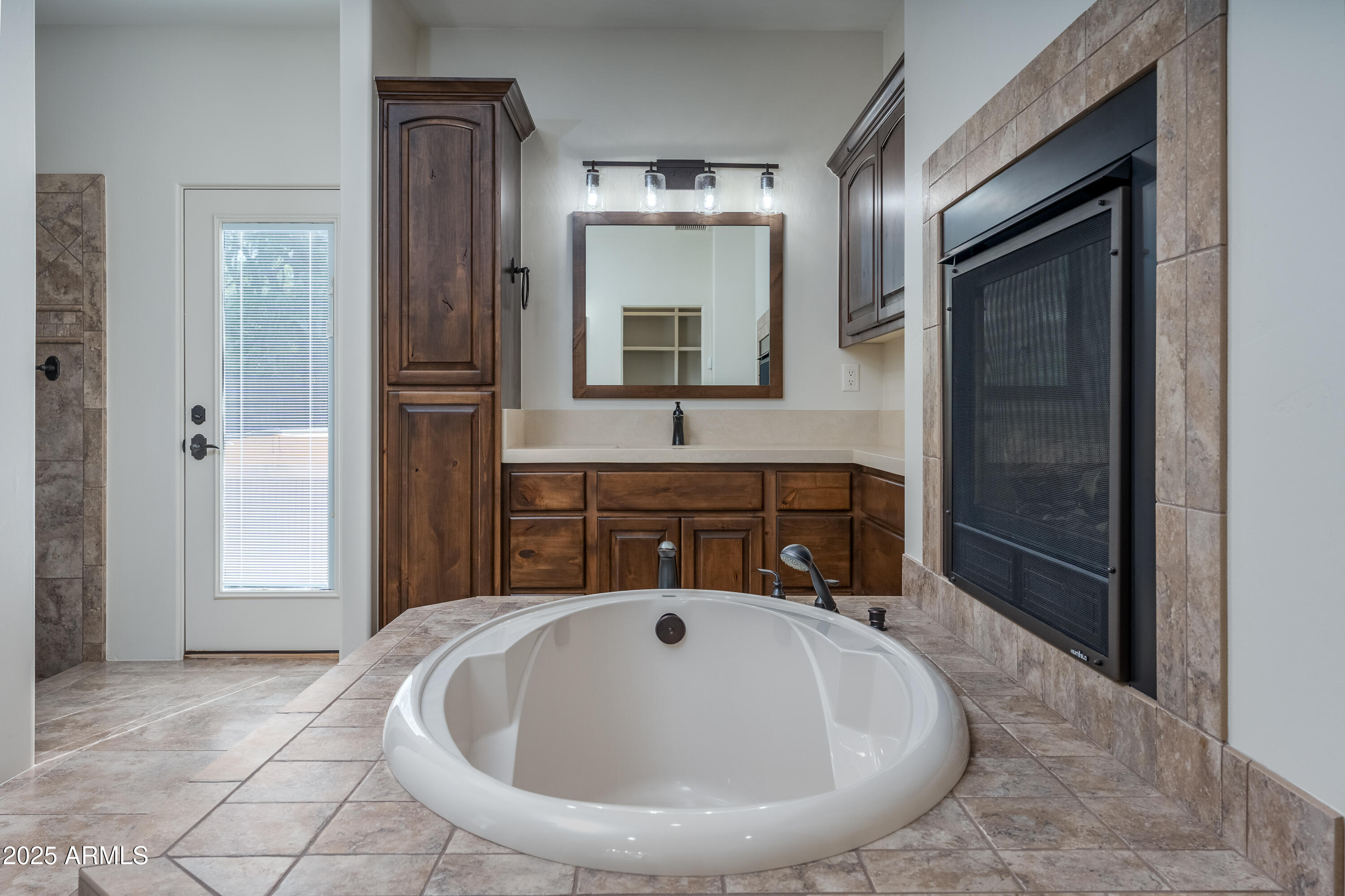 Cottonwood, Arizona 86326, United States, 4 Bedrooms Bedrooms, ,3 BathroomsBathrooms,Residential,Pending,222035