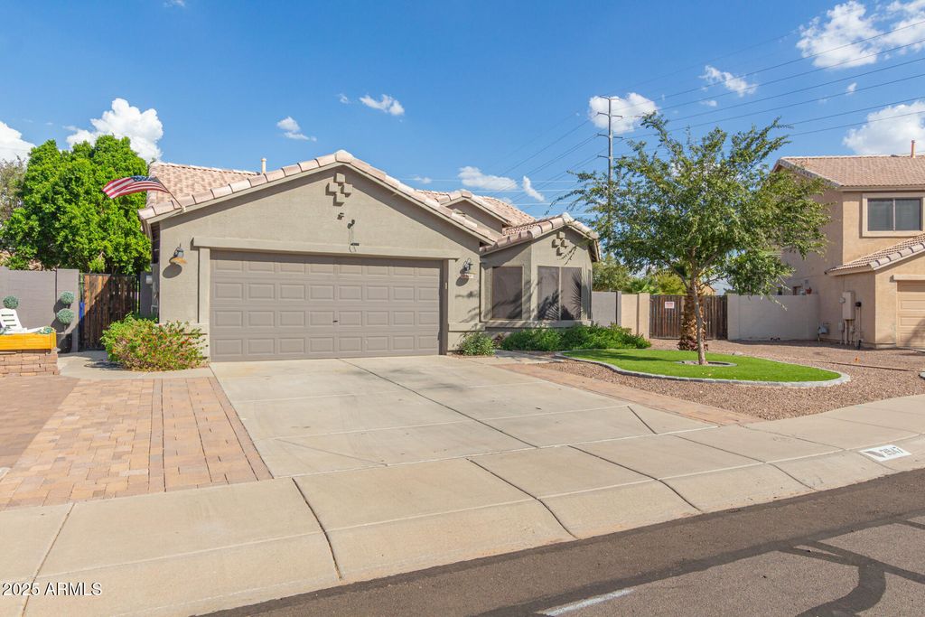 Photo of 3947 S Soho Lane, Chandler, AZ 85286 (MLS # 6925290)