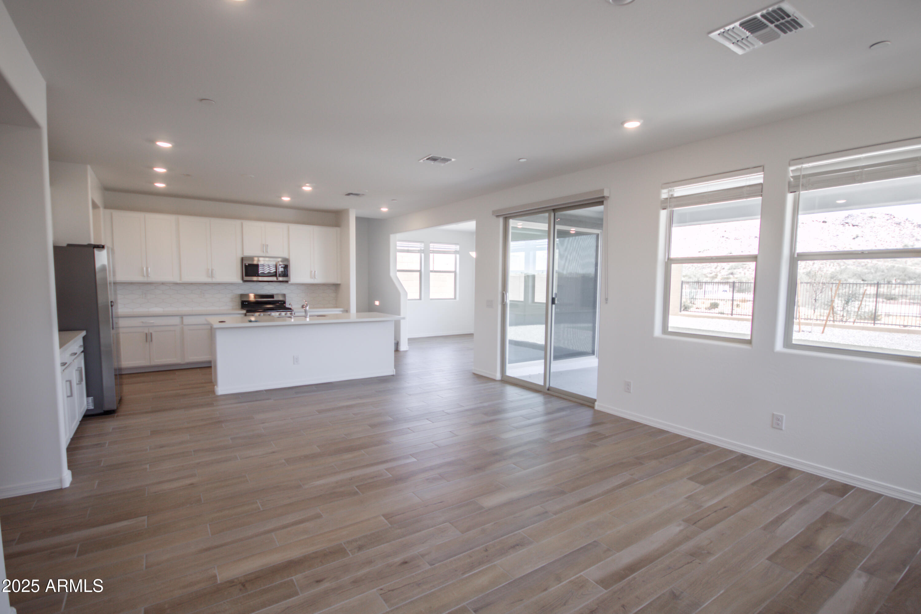 21326 W ROANOKE Avenue