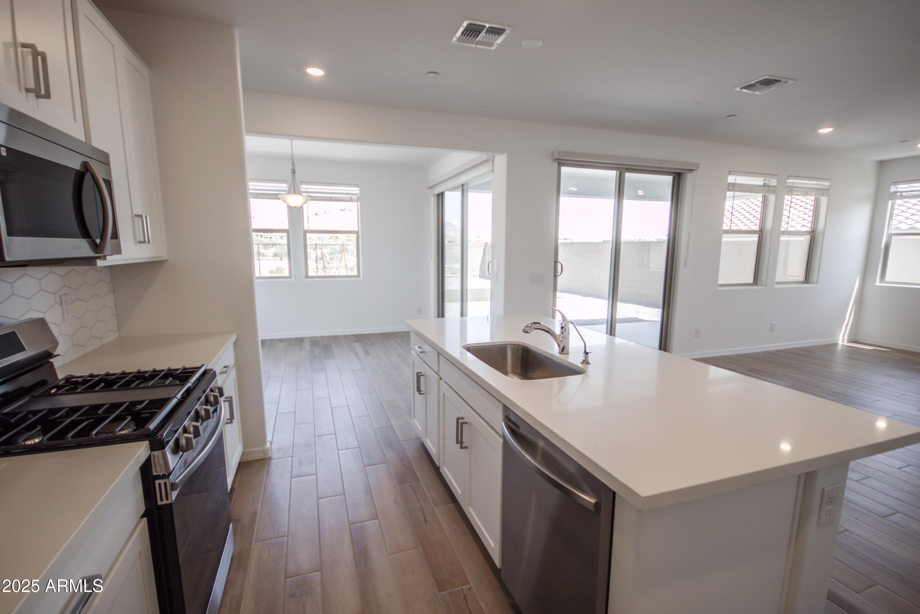 21326 W ROANOKE Avenue