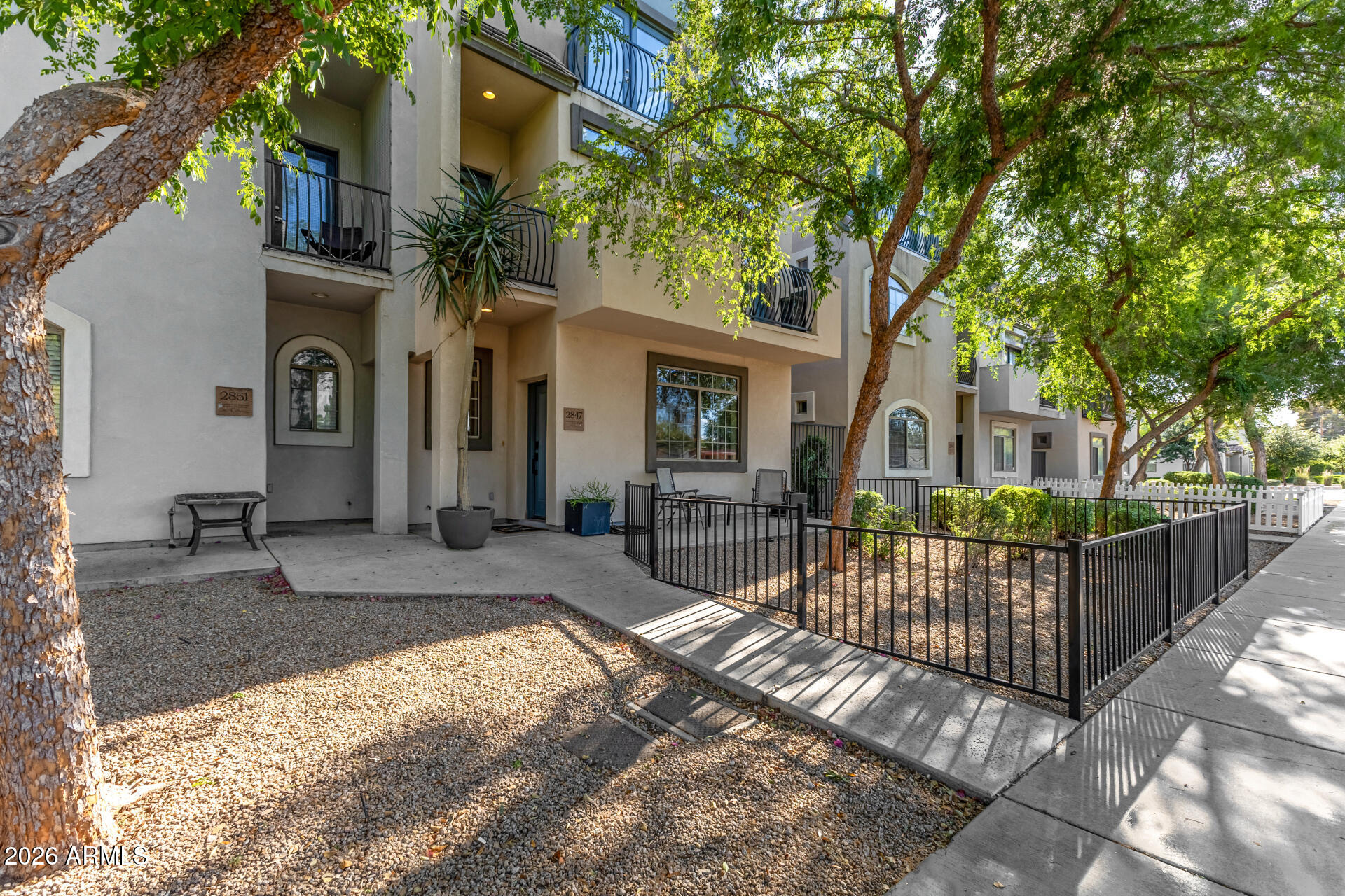 2847 E PINCHOT Avenue