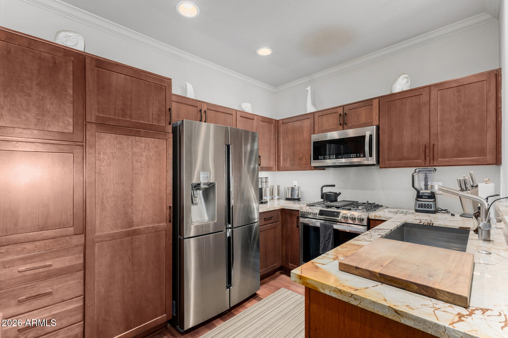 2847 E PINCHOT Avenue