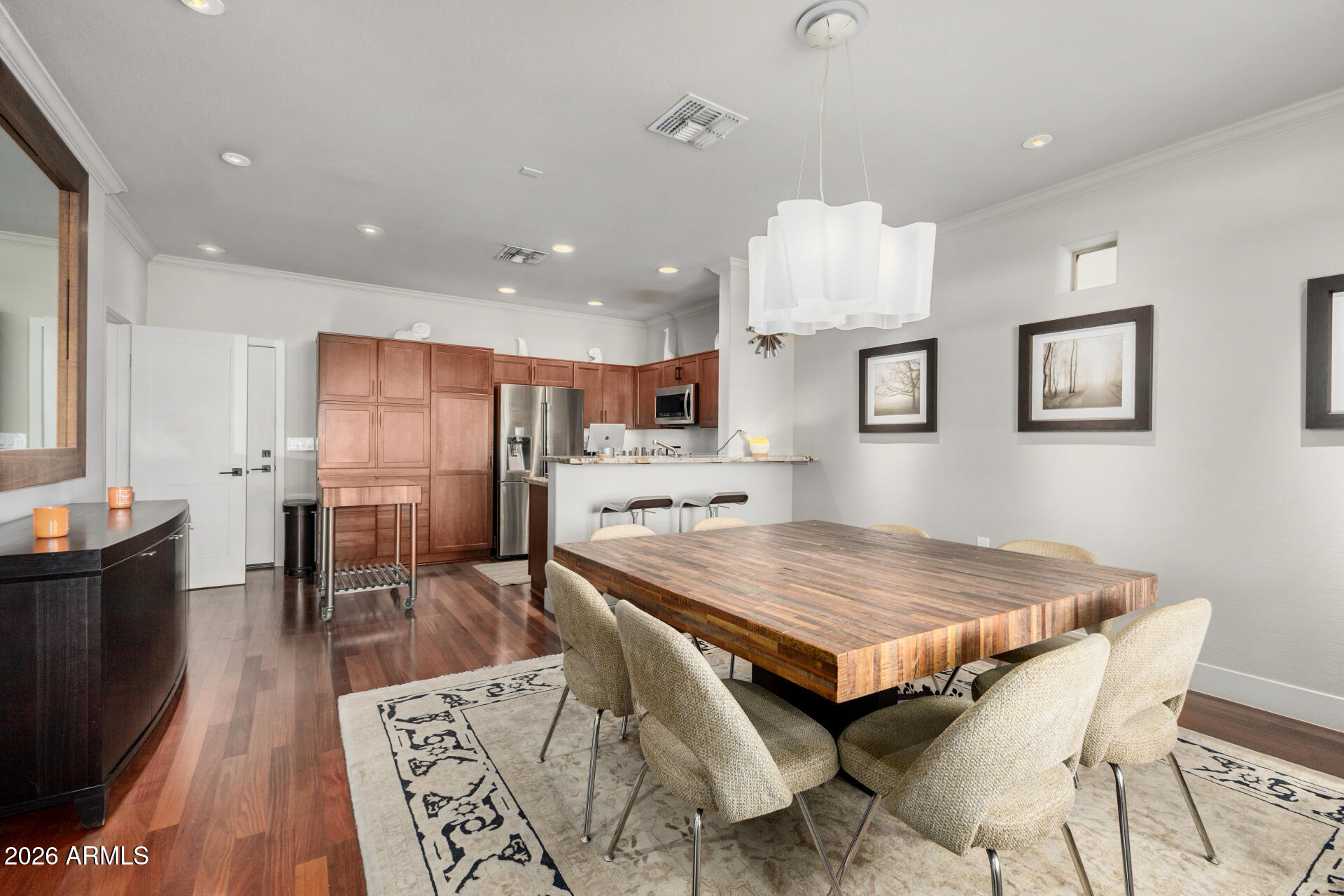 2847 E PINCHOT Avenue